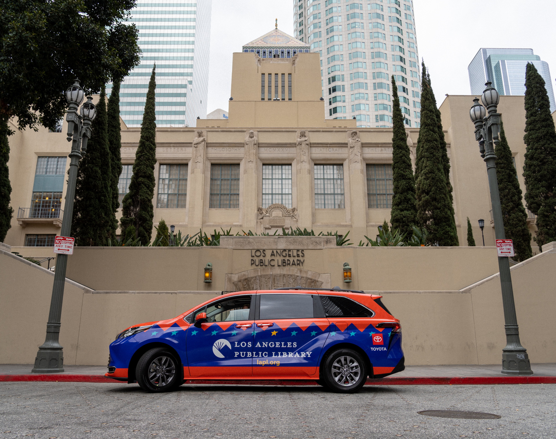 LA Public Library Retires Its 26-Year-Old Toyota Previa, Replaces It With New Sienna