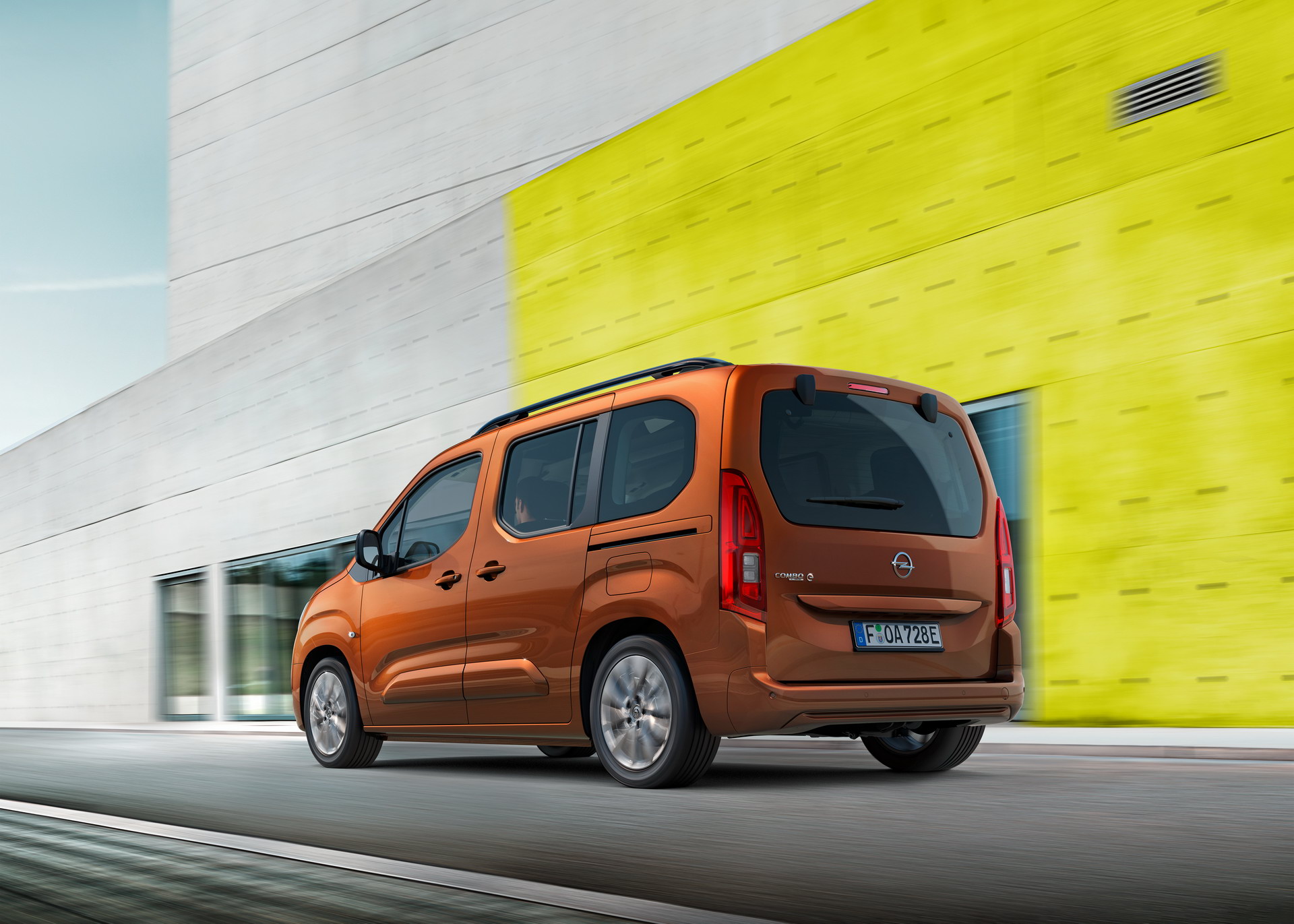 2021 Vauxhall Combo-e Life Electric MPV Goes On Sale In The UK From £31,610