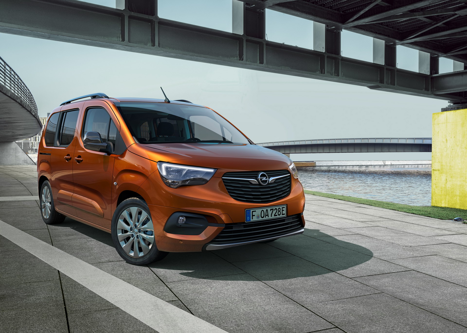 2021 Vauxhall Combo-e Life Electric MPV Goes On Sale In The UK From £31,610