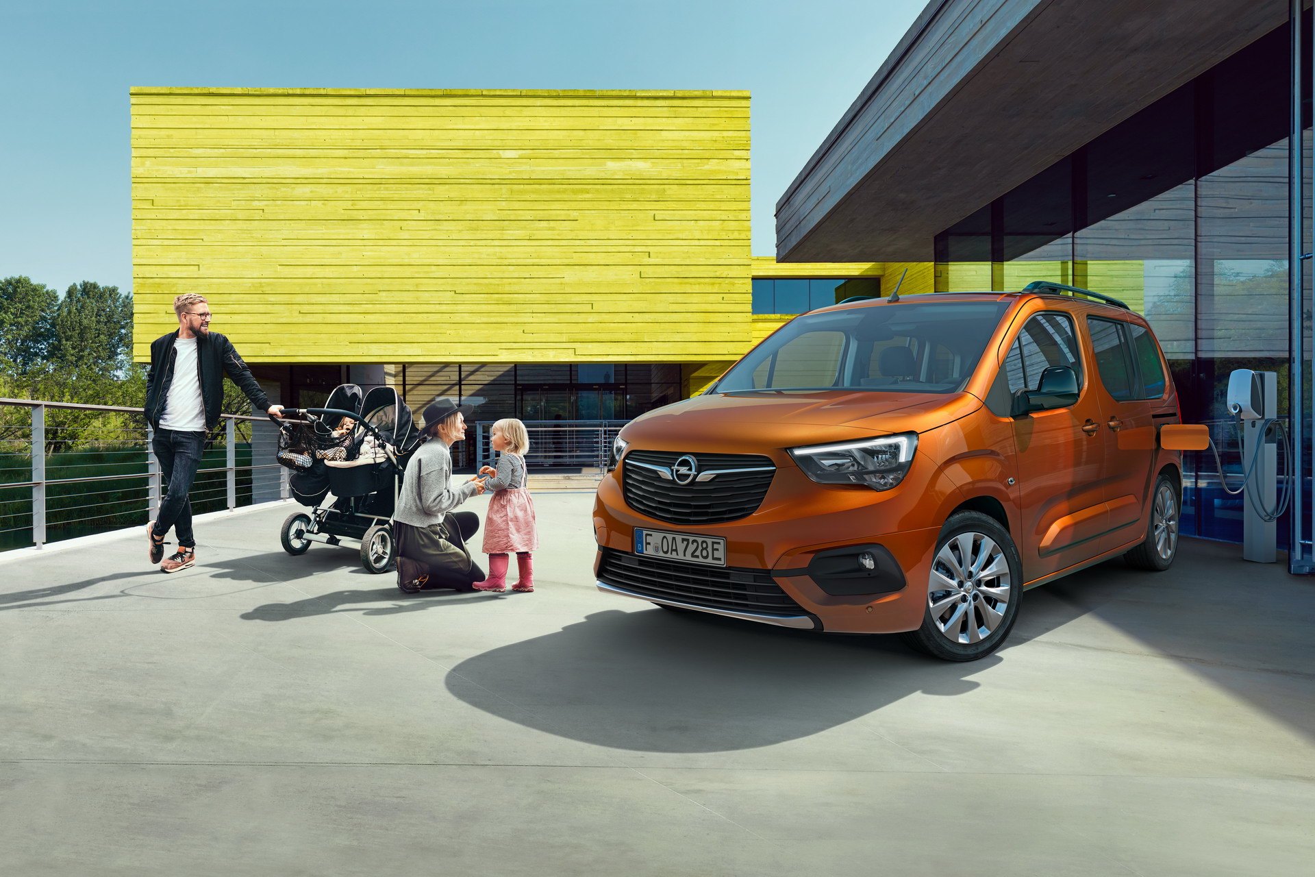 2021 Vauxhall Combo-e Life Electric MPV Goes On Sale In The UK From £31,610