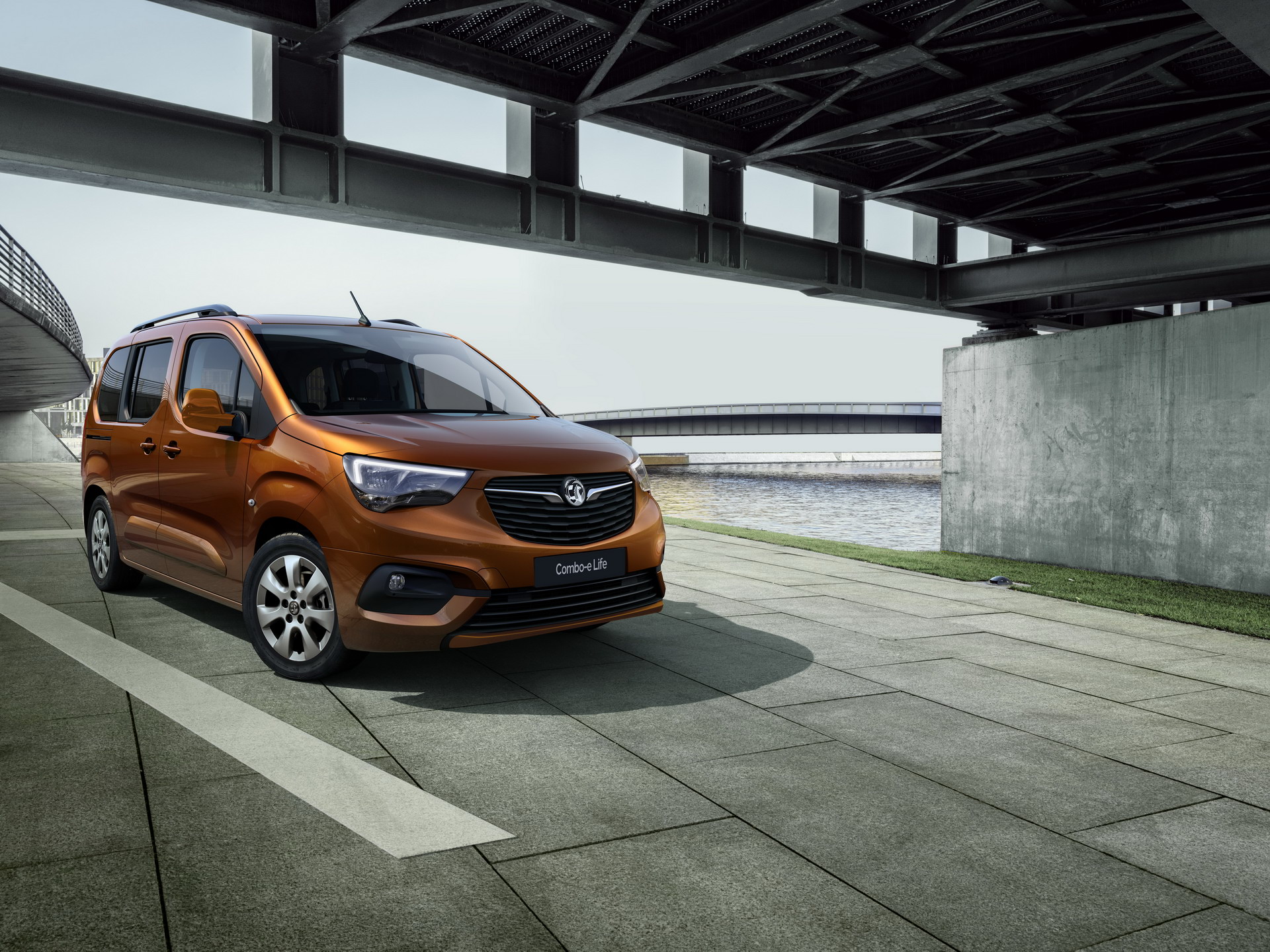 2021 Vauxhall Combo-e Life Electric MPV Goes On Sale In The UK From £31,610