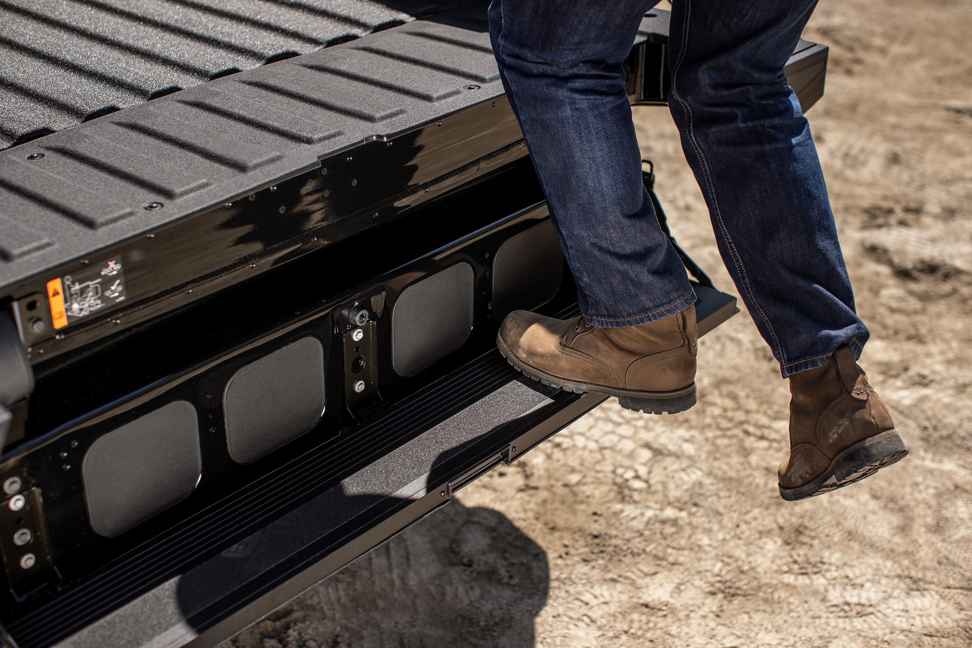 2022 Chevrolet Silverado HD Gains New Six Function Multi-Flex Tailgate