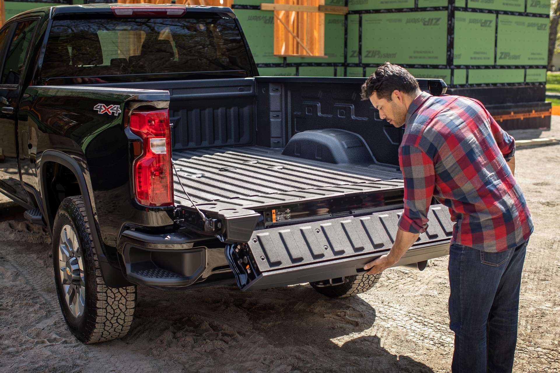 2022 Chevrolet Silverado HD Gains New Six Function Multi-Flex Tailgate