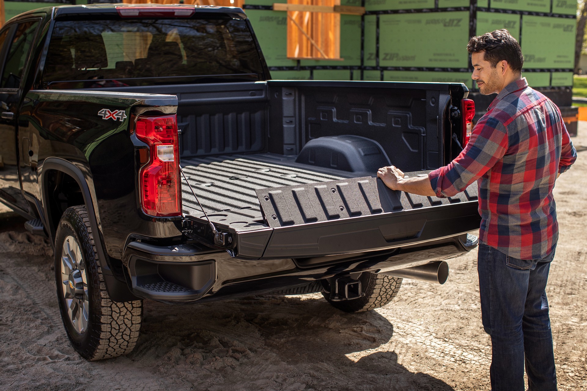 2022 Chevrolet Silverado HD Gains New Six Function Multi-Flex Tailgate