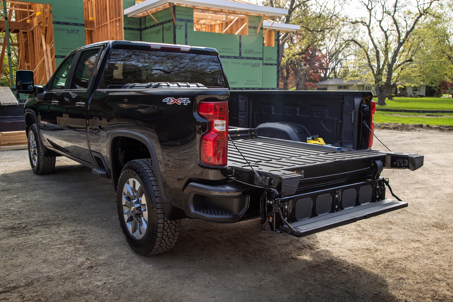2022 Chevrolet Silverado HD Gains New Six Function Multi-Flex Tailgate