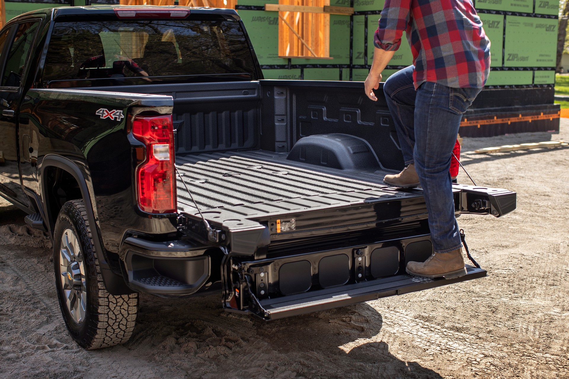 2022 Chevrolet Silverado HD Gains New Six Function Multi-Flex Tailgate
