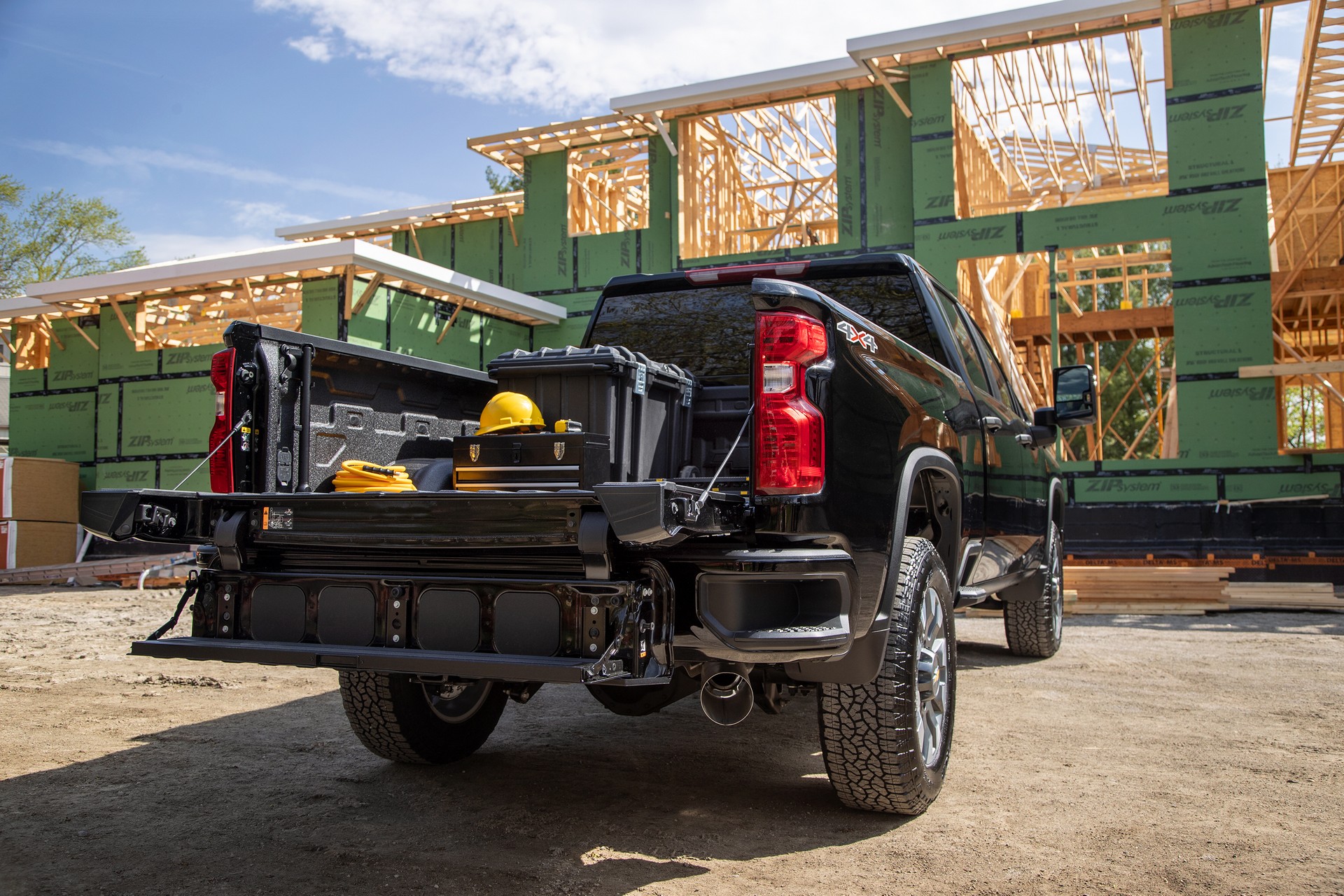 2022 Chevrolet Silverado HD Gains New Six Function Multi-Flex Tailgate
