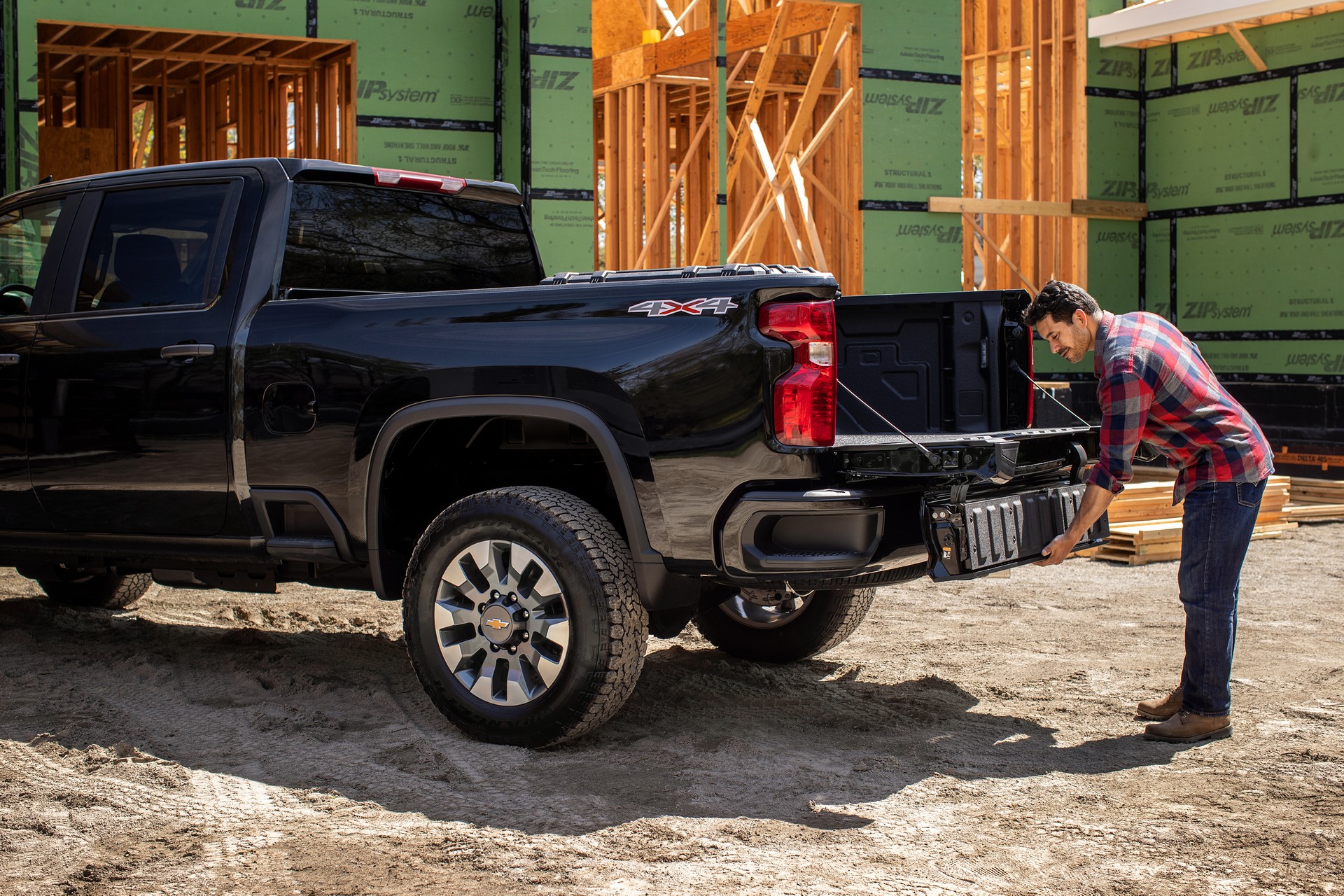 2022 Chevrolet Silverado HD Gains New Six Function Multi-Flex Tailgate