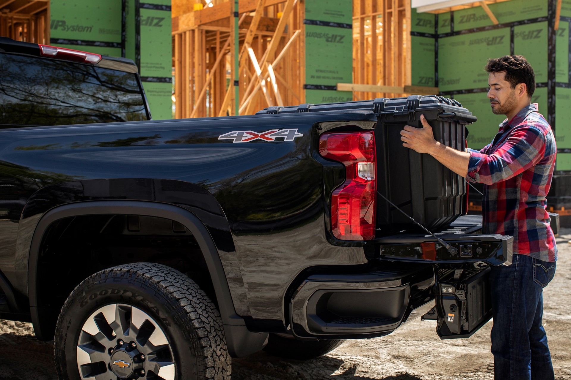 2022 Chevrolet Silverado HD Gains New Six Function Multi-Flex Tailgate