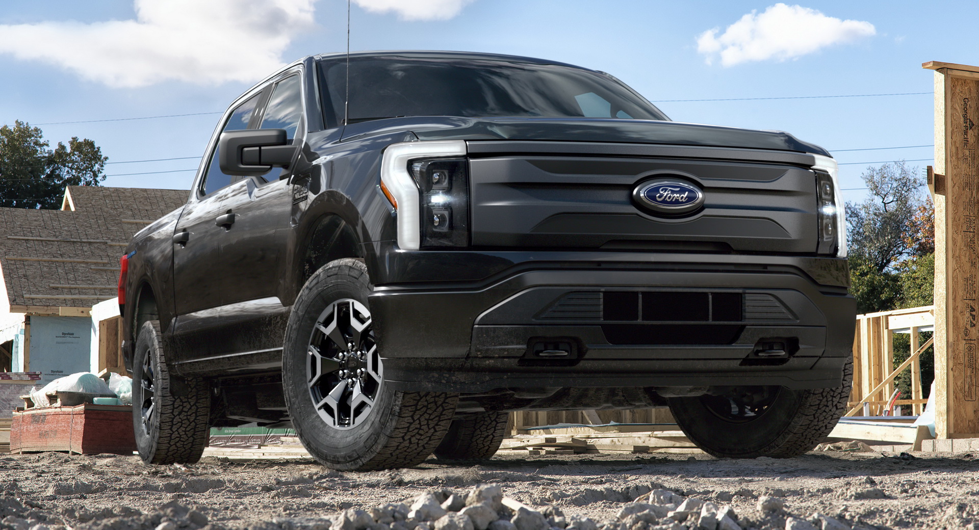 2022-ford-f-150-lightning-pro-electric-truck-this-is-the-sub-40k