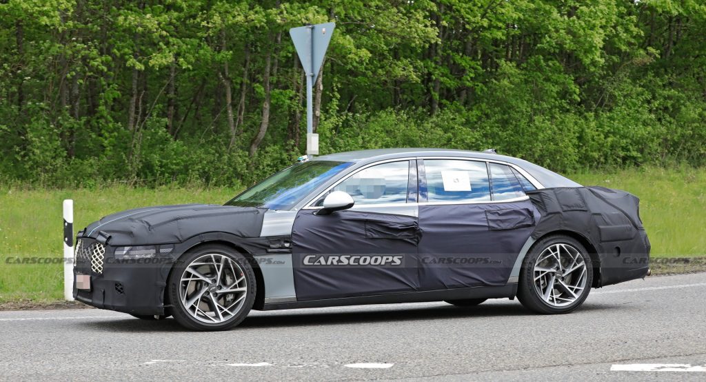  The Next-Gen 2023 Genesis G90 Flagship Luxo Barge Caught Testing In The S-Class’ Backyard