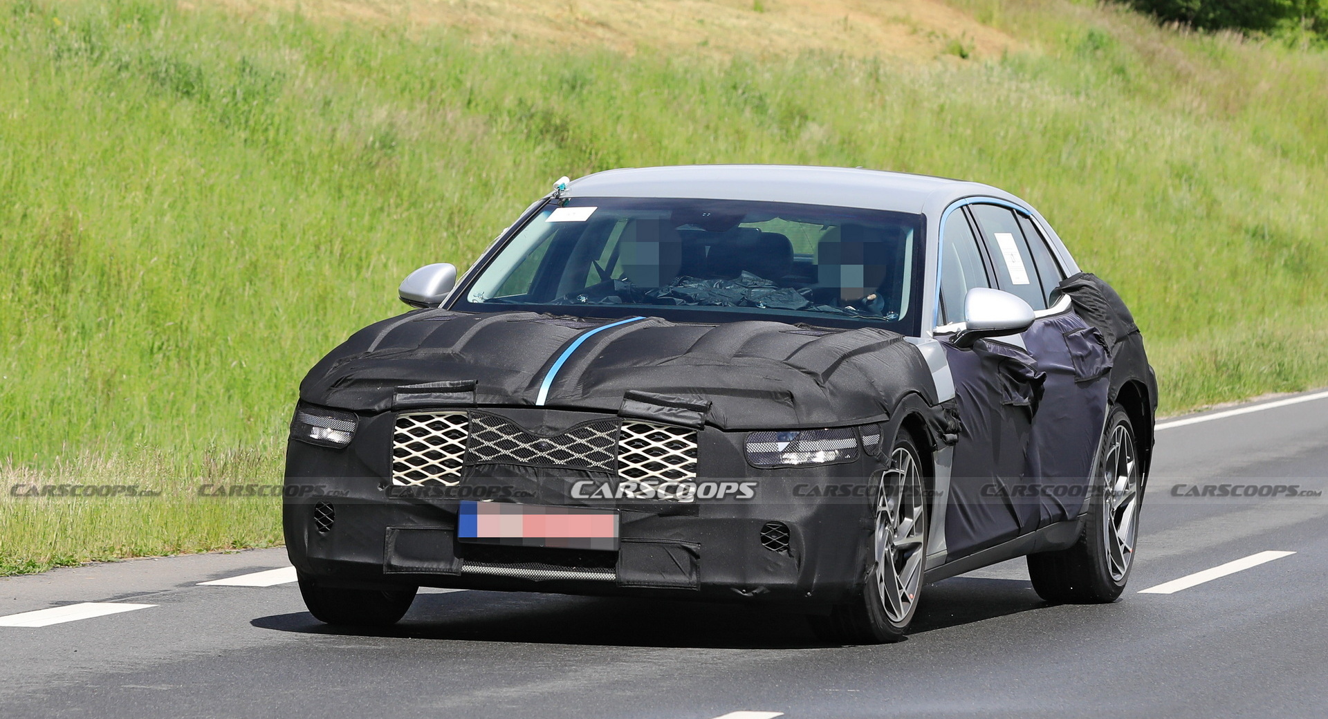 The Next-Gen 2023 Genesis G90 Flagship Luxo Barge Caught Testing In The S-Class’ Backyard