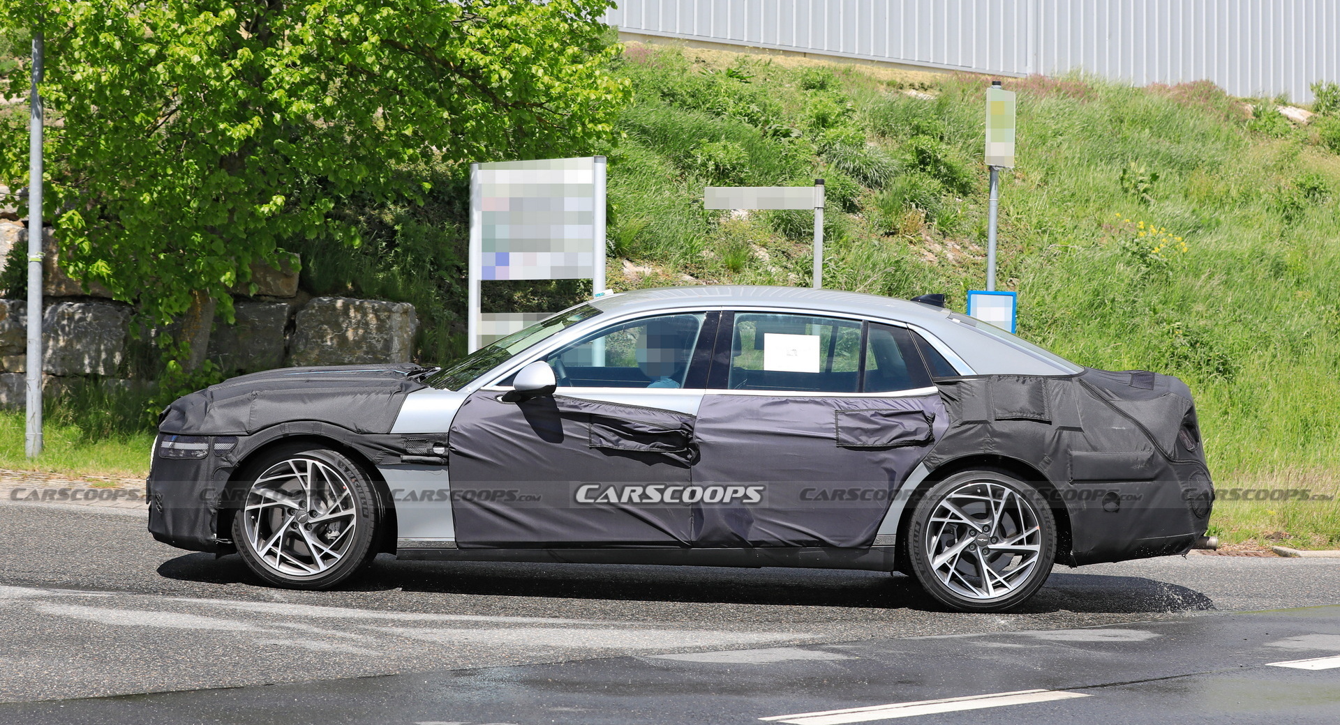 The Next-Gen 2023 Genesis G90 Flagship Luxo Barge Caught Testing In The S-Class’ Backyard