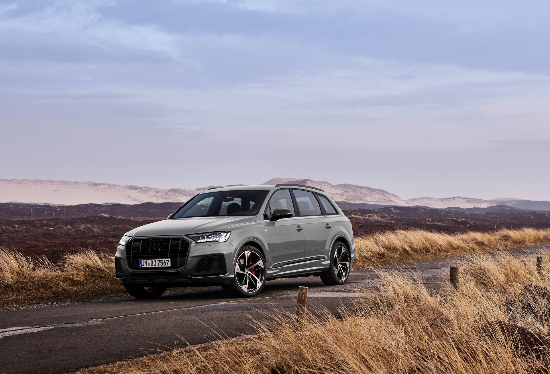 Audi Embraces The Blackout Trend, Introduces Q7 And Q8 Competition Plus