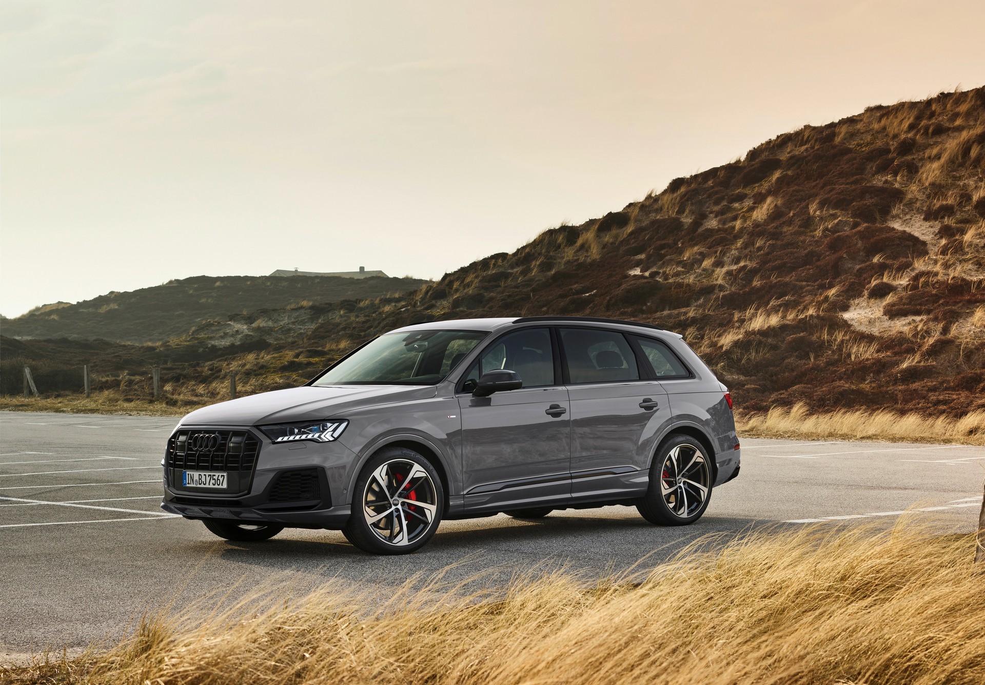 Audi Embraces The Blackout Trend, Introduces Q7 And Q8 Competition Plus