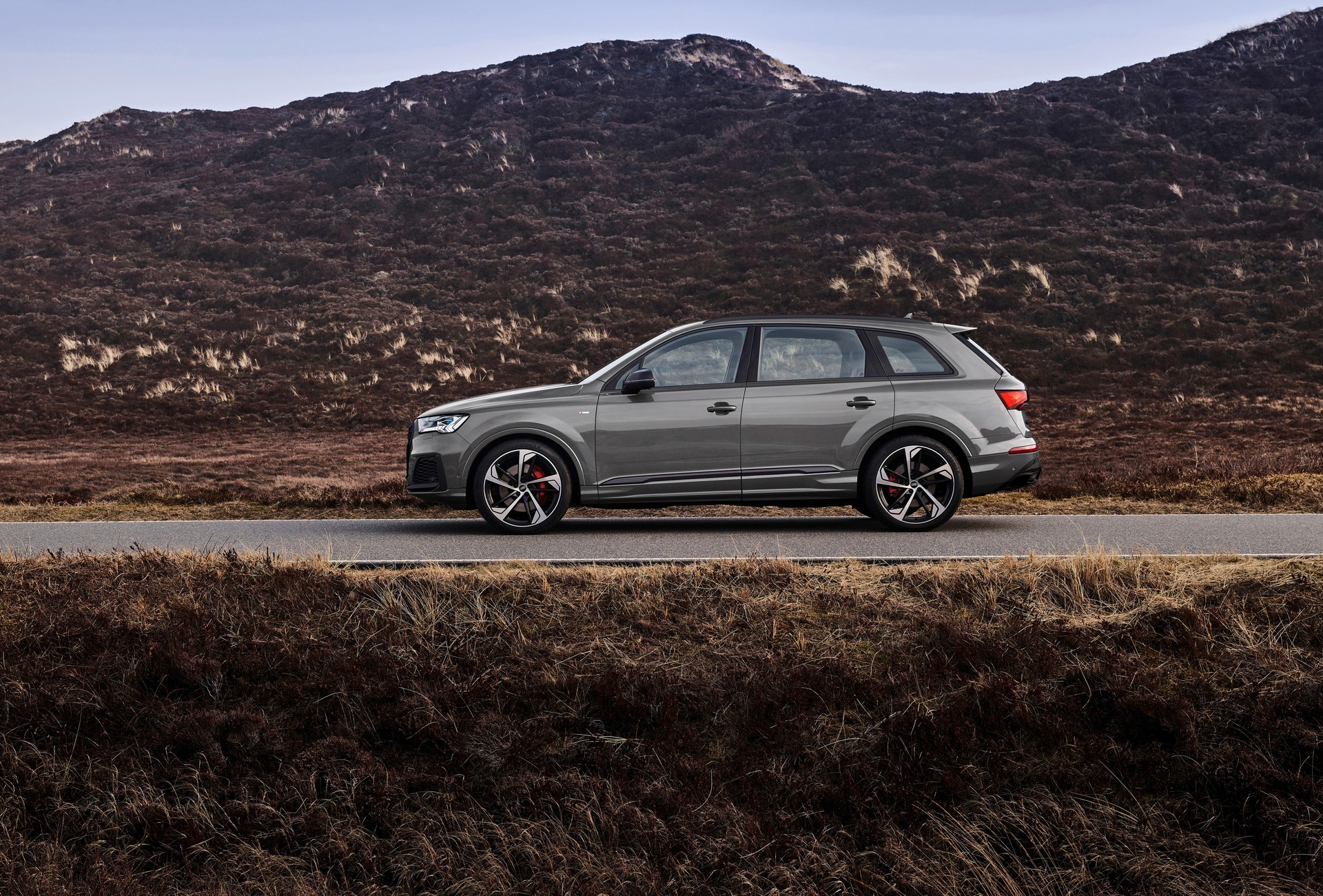 Audi Embraces The Blackout Trend, Introduces Q7 And Q8 Competition Plus