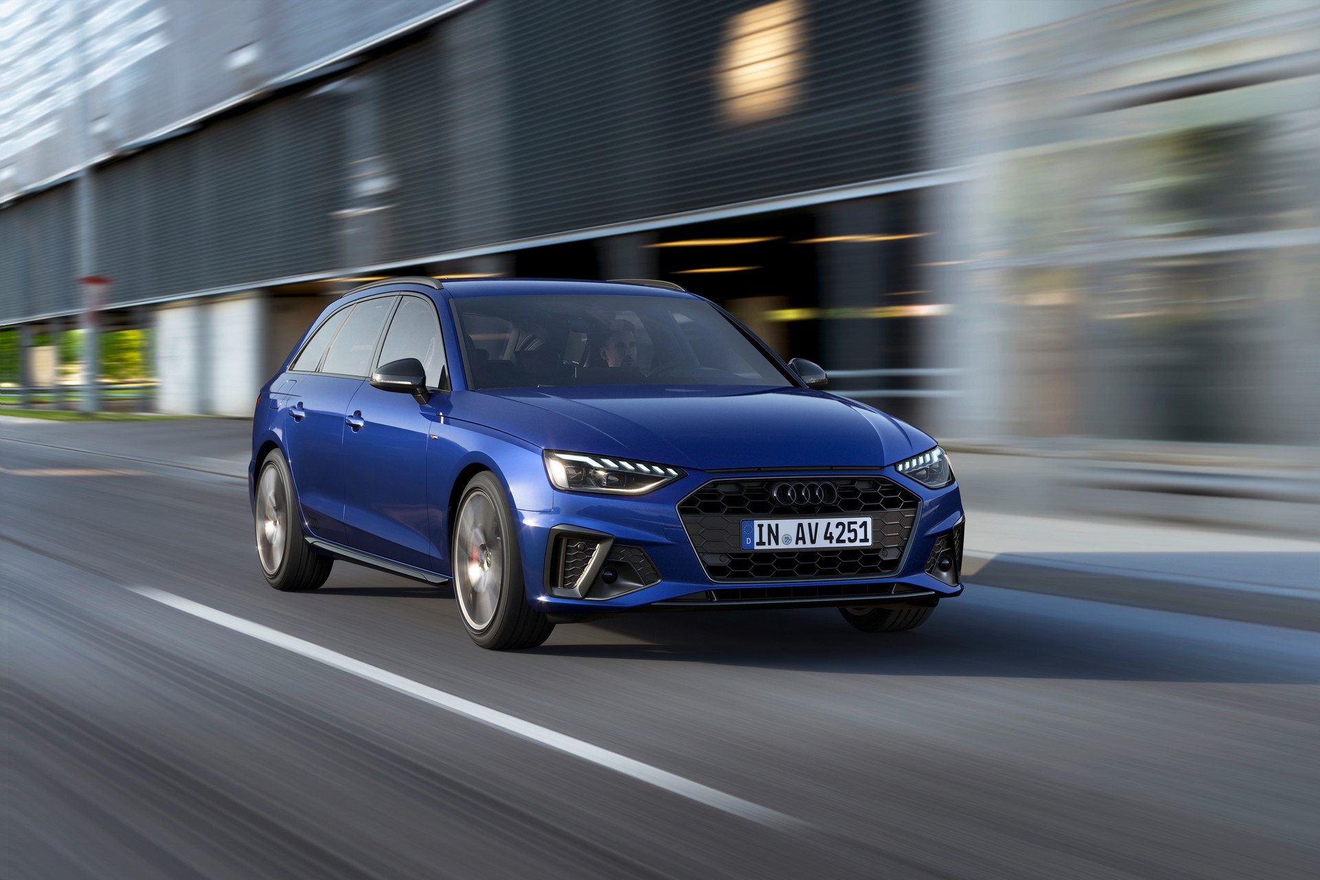 Audi Embraces The Blackout Trend, Introduces Q7 And Q8 Competition Plus