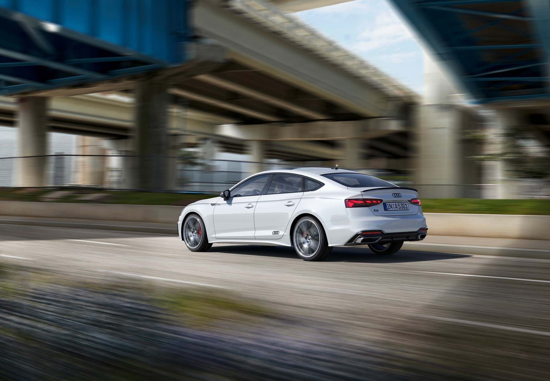 Audi Embraces The Blackout Trend, Introduces Q7 And Q8 Competition Plus