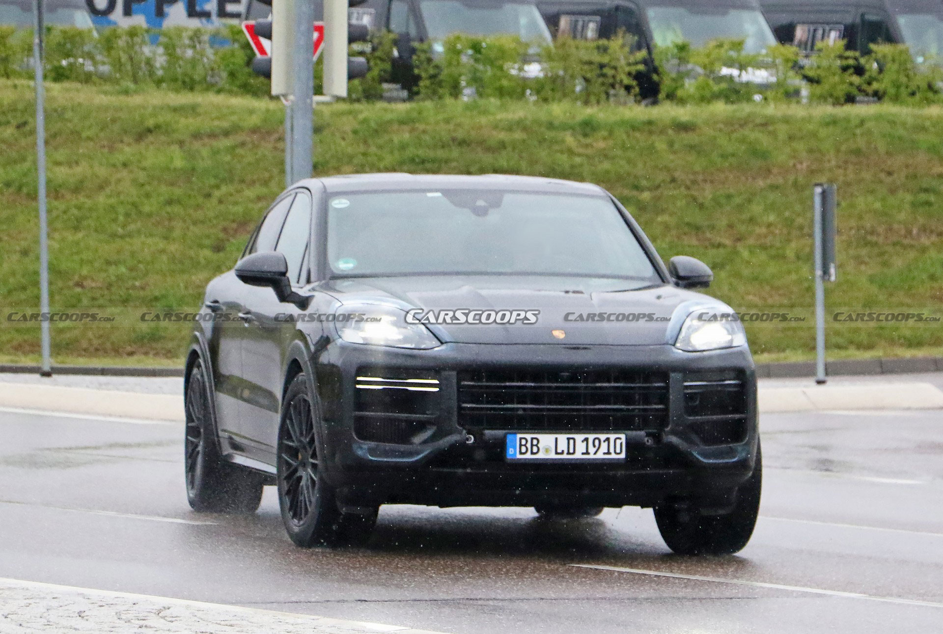 2022 Porsche Cayenne Coupe Spotted With A New Nose Job