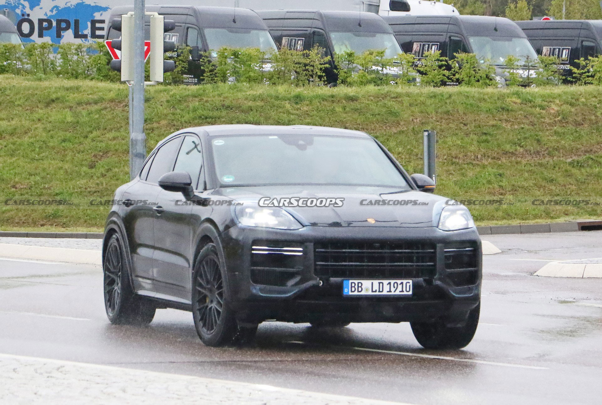 2022 Porsche Cayenne Coupe Spotted With A New Nose Job