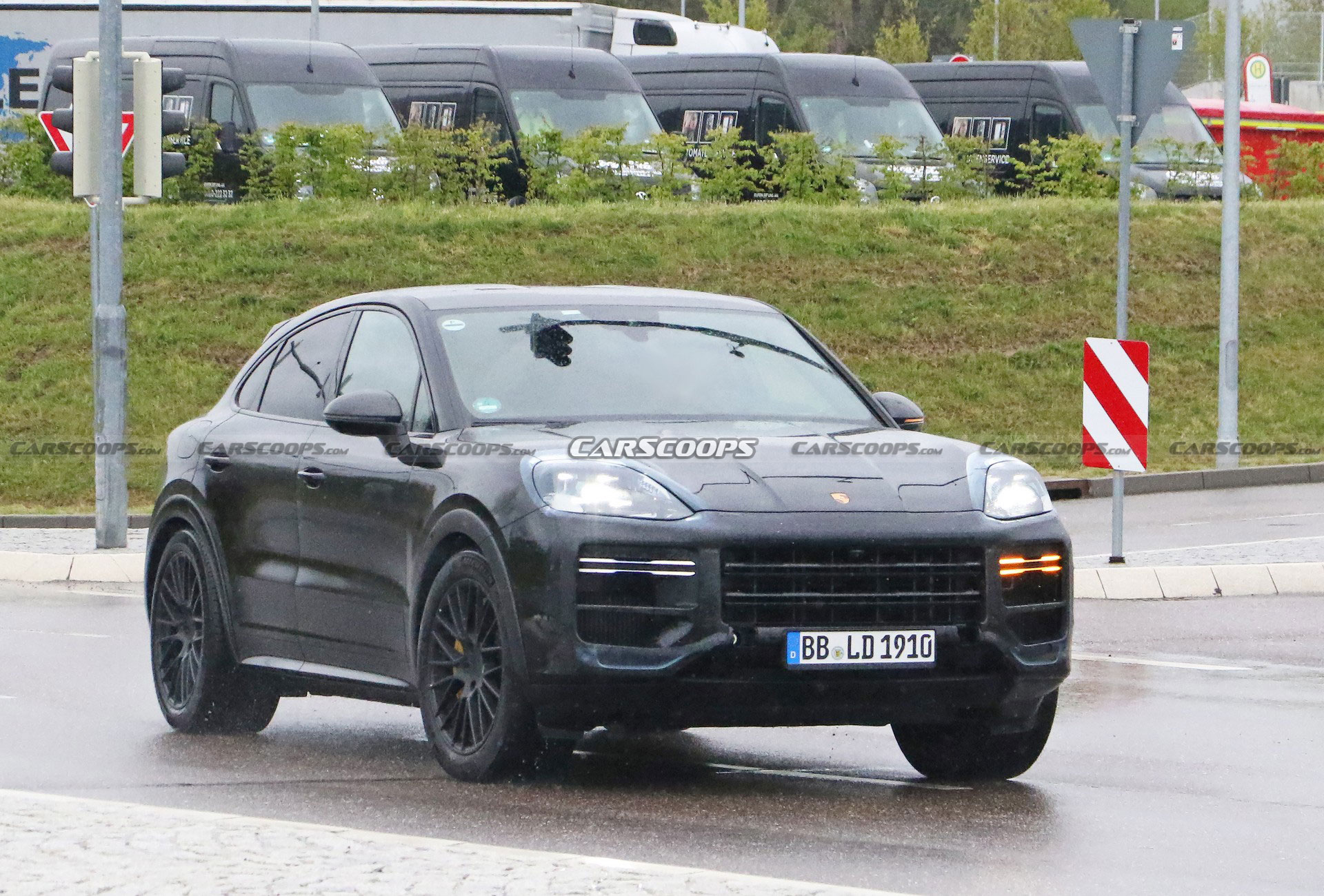 2022 Porsche Cayenne Coupe Spotted With A New Nose Job