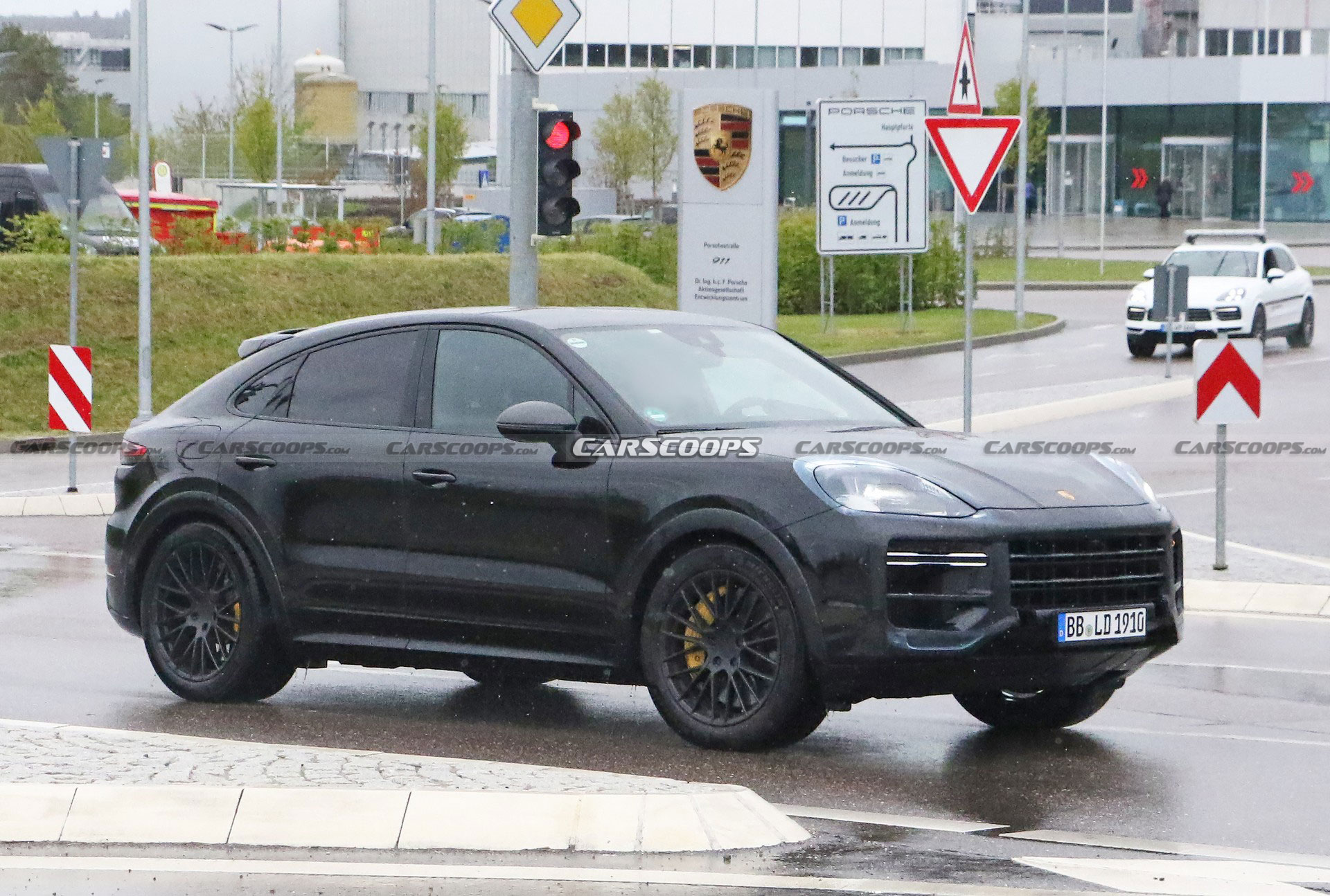 2022 Porsche Cayenne Coupe Spotted With A New Nose Job