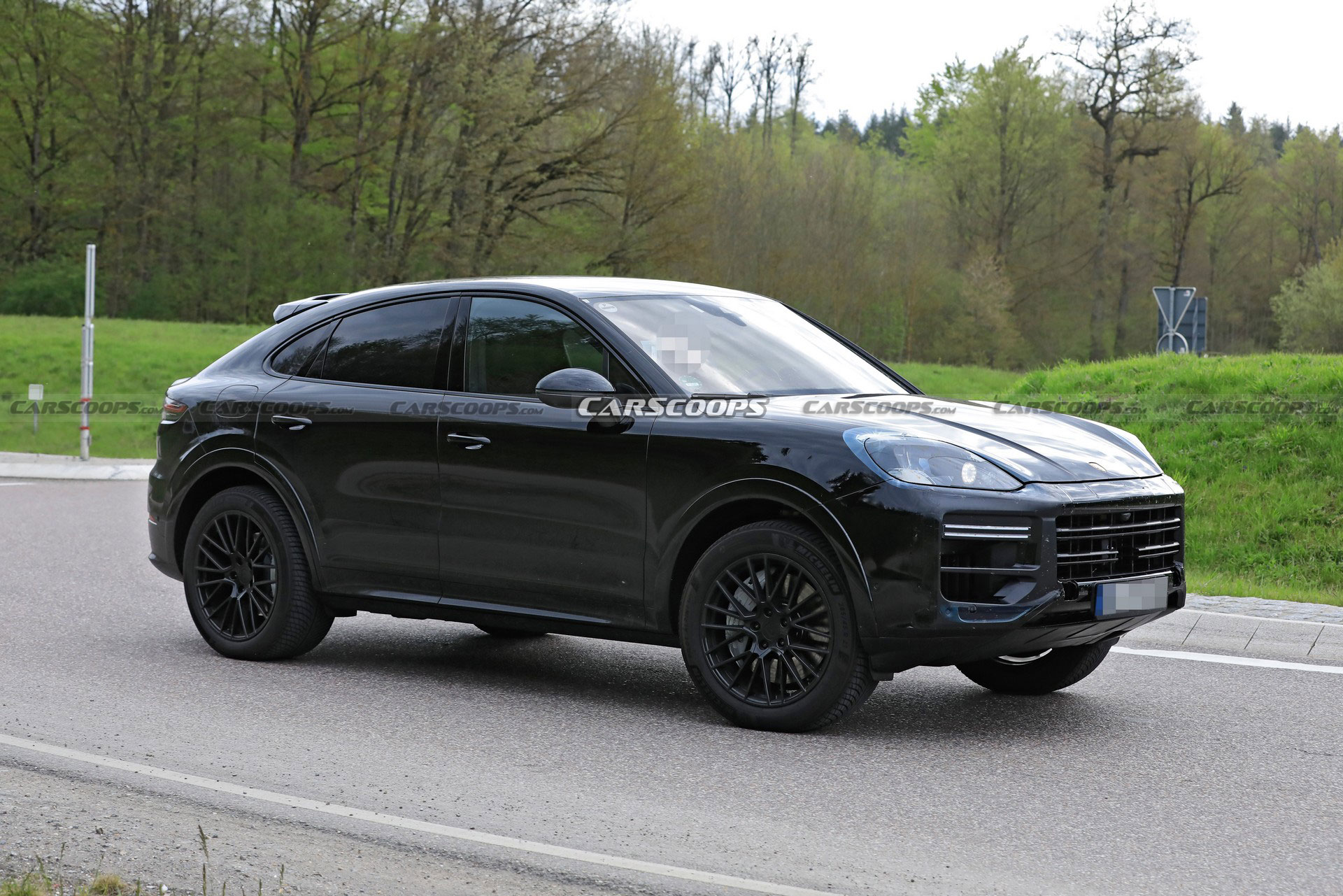 2022 Porsche Cayenne Coupe Spotted With A New Nose Job