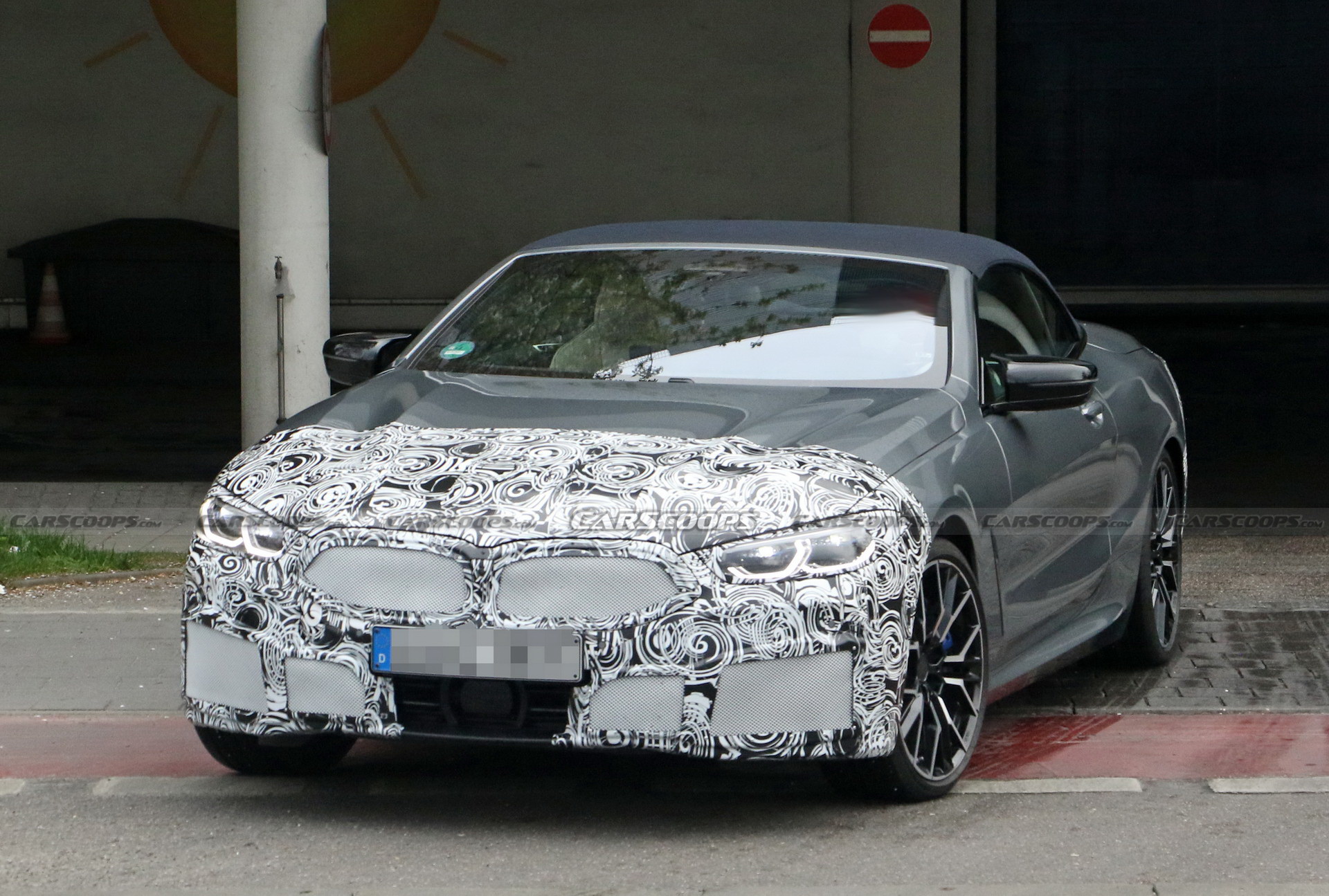 2022 BMW 8-Series Convertible LCI Shows Updated Design, New Infotainment Screen