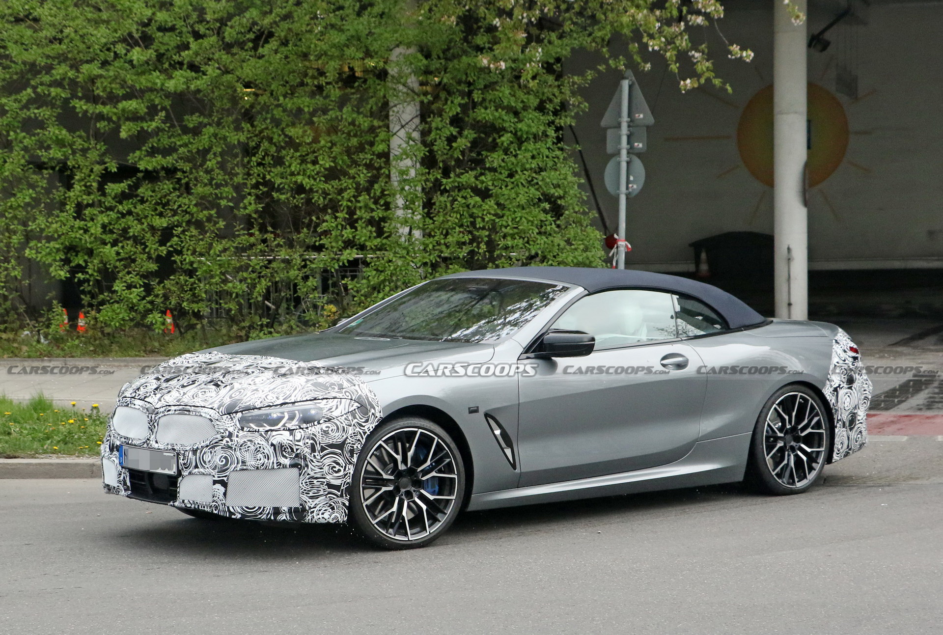 2022 BMW 8-Series Convertible LCI Shows Updated Design, New Infotainment Screen