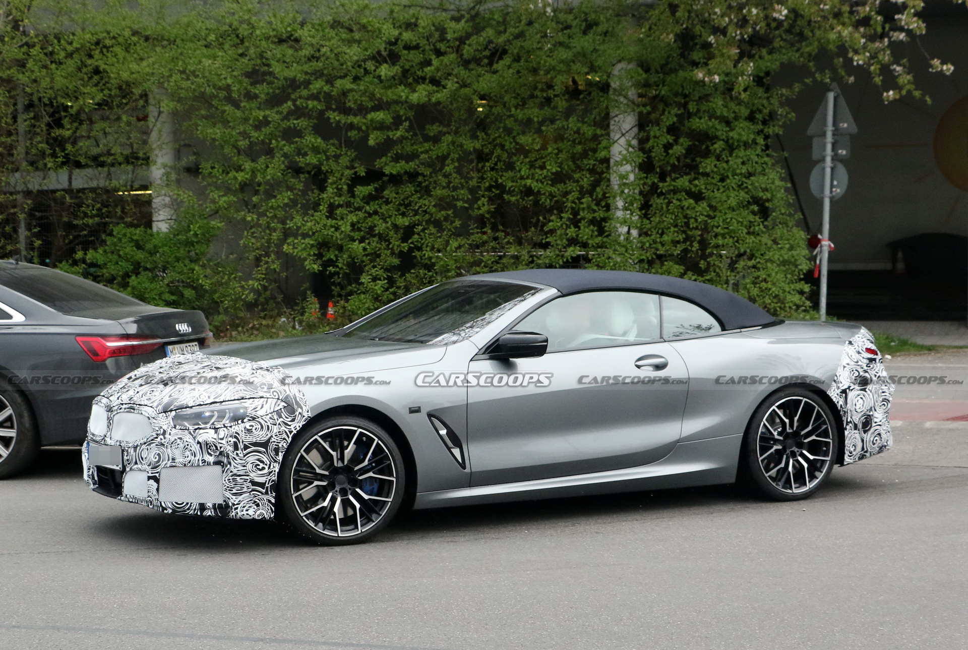 2022 BMW 8-Series Convertible LCI Shows Updated Design, New Infotainment Screen