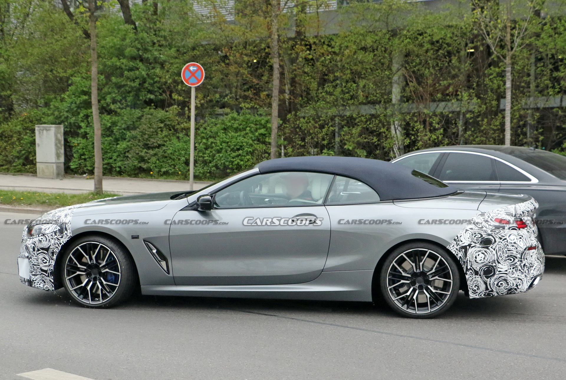 2022 BMW 8-Series Convertible LCI Shows Updated Design, New Infotainment Screen