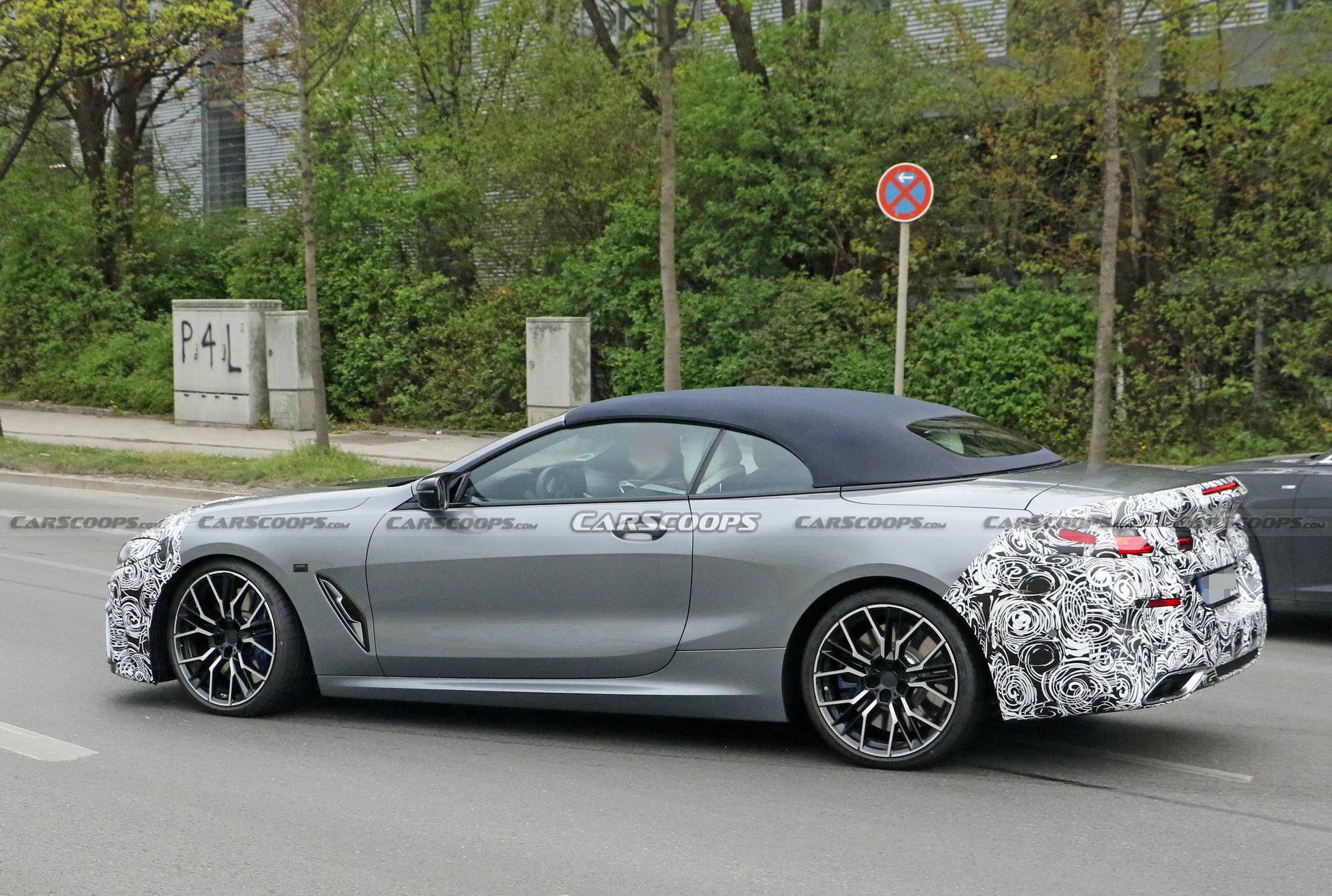 2022 BMW 8-Series Convertible LCI Shows Updated Design, New Infotainment Screen