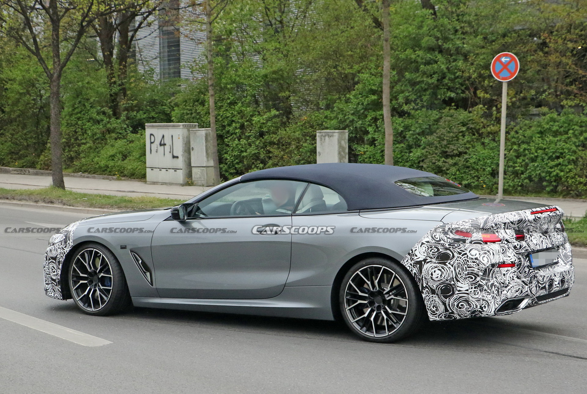 2022 BMW 8-Series Convertible LCI Shows Updated Design, New Infotainment Screen