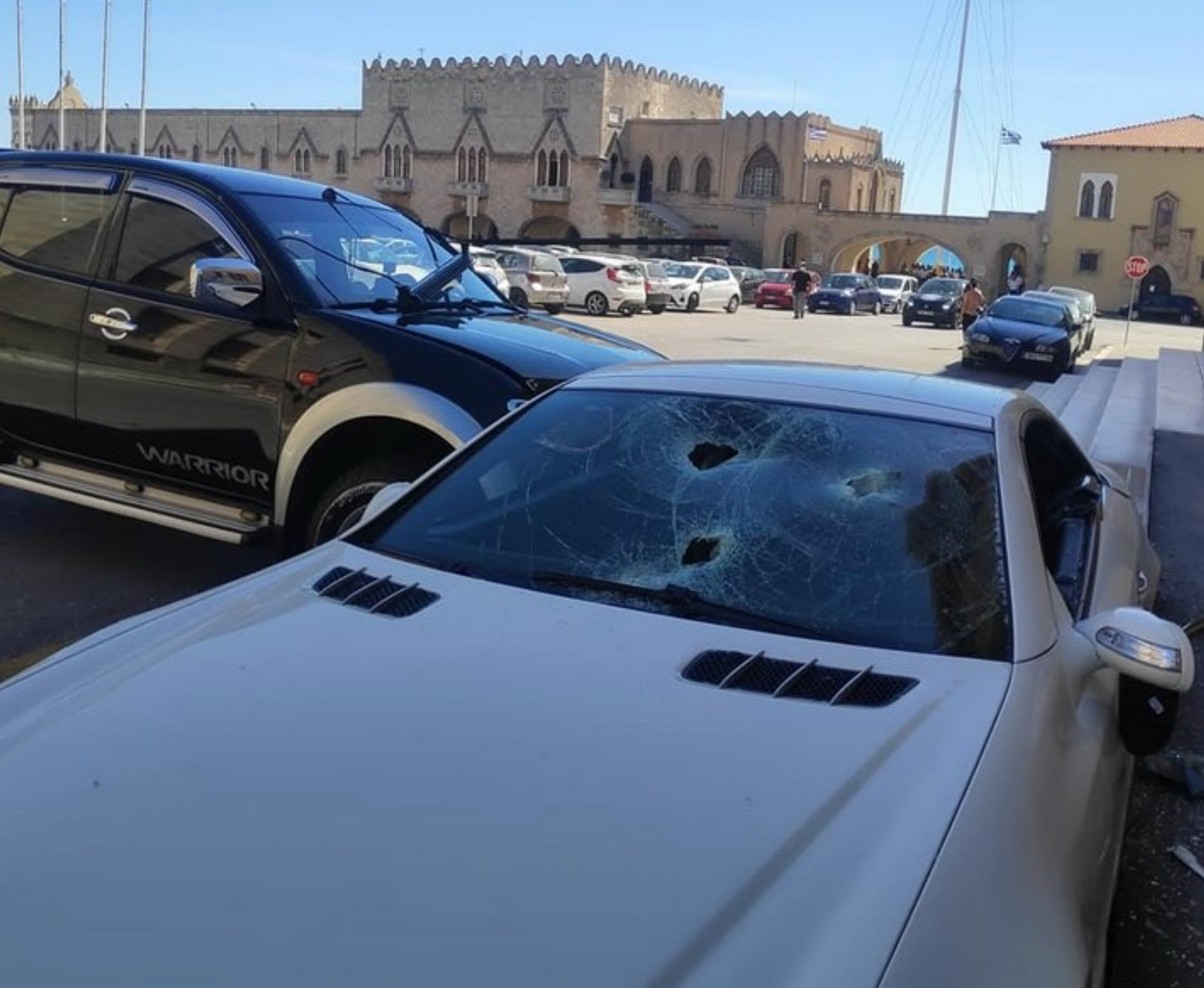 Angry Cop Rams His Pickup Truck Into Police Chief’s Mercedes SL