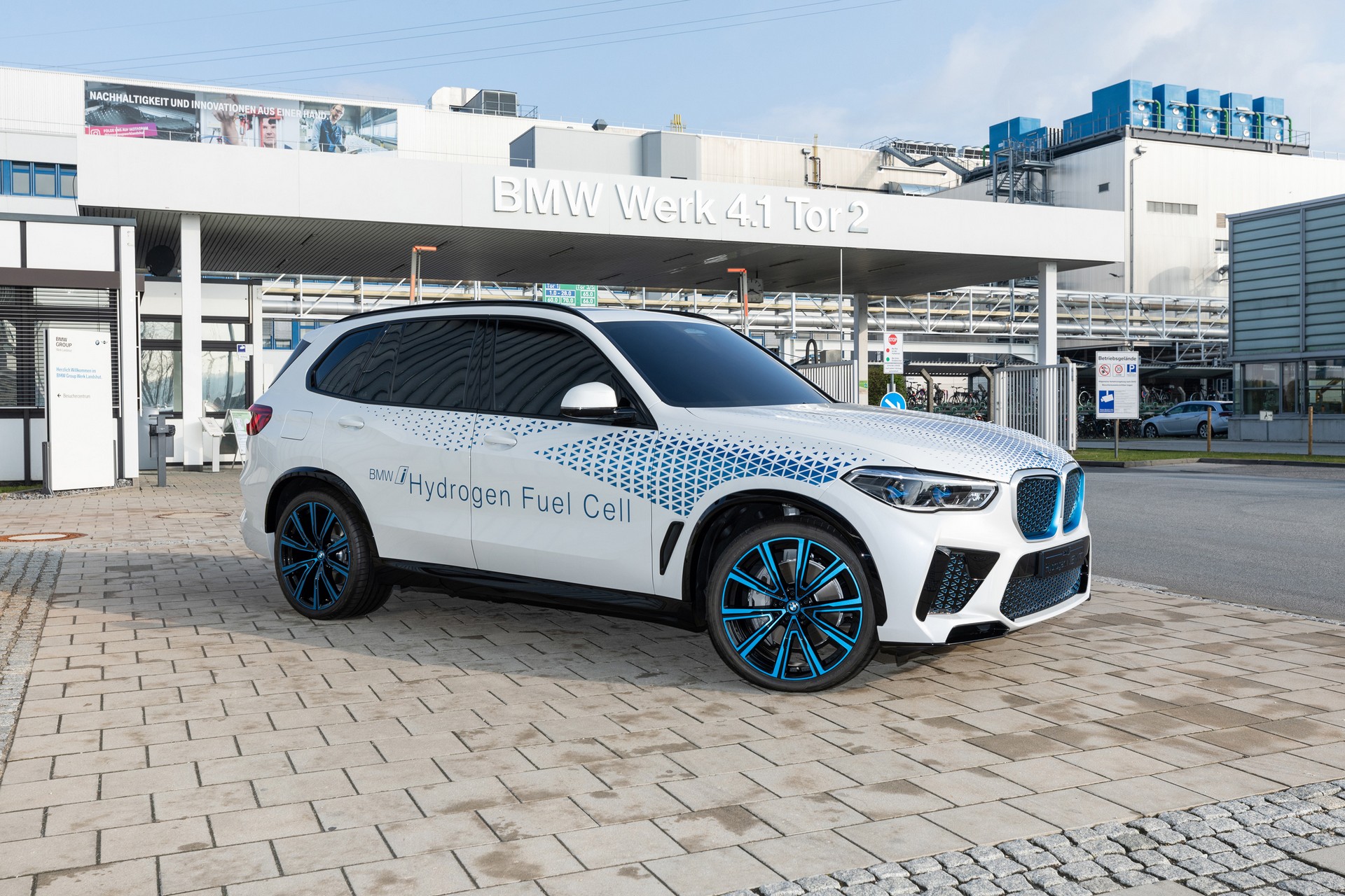 Hydrogen-Powered BMW X5 On Track For Late Next Year