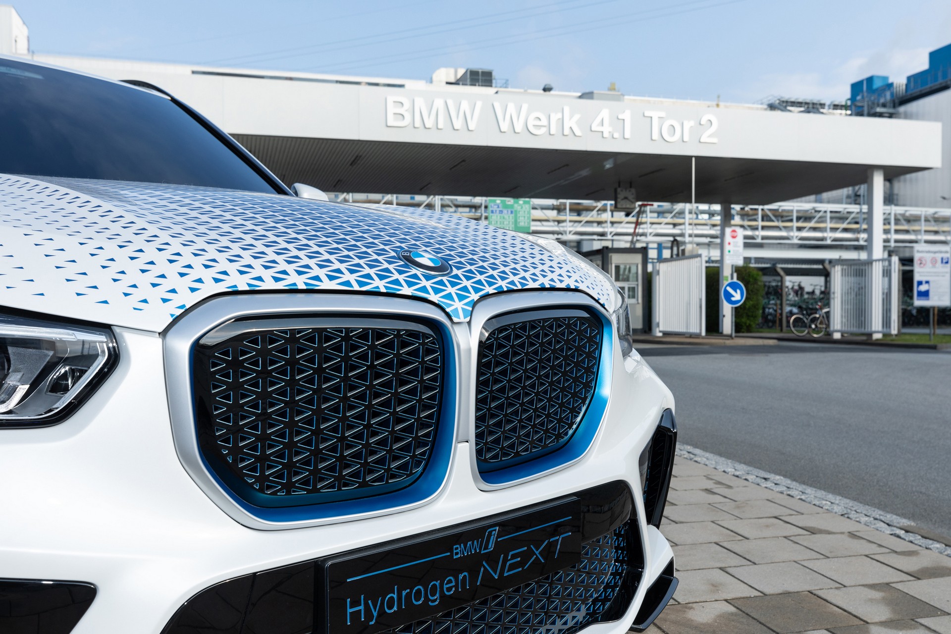 Hydrogen-Powered BMW X5 On Track For Late Next Year