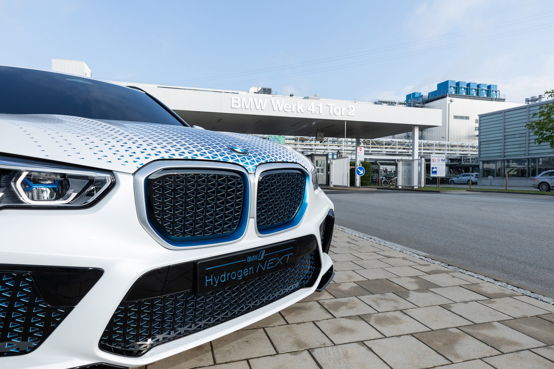 Hydrogen-Powered BMW X5 On Track For Late Next Year