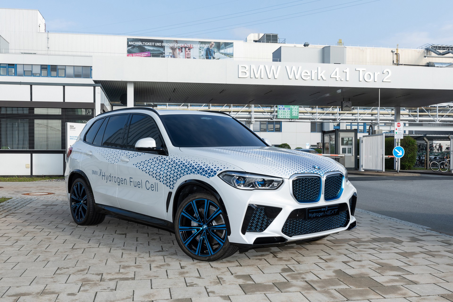 Hydrogen-Powered BMW X5 On Track For Late Next Year