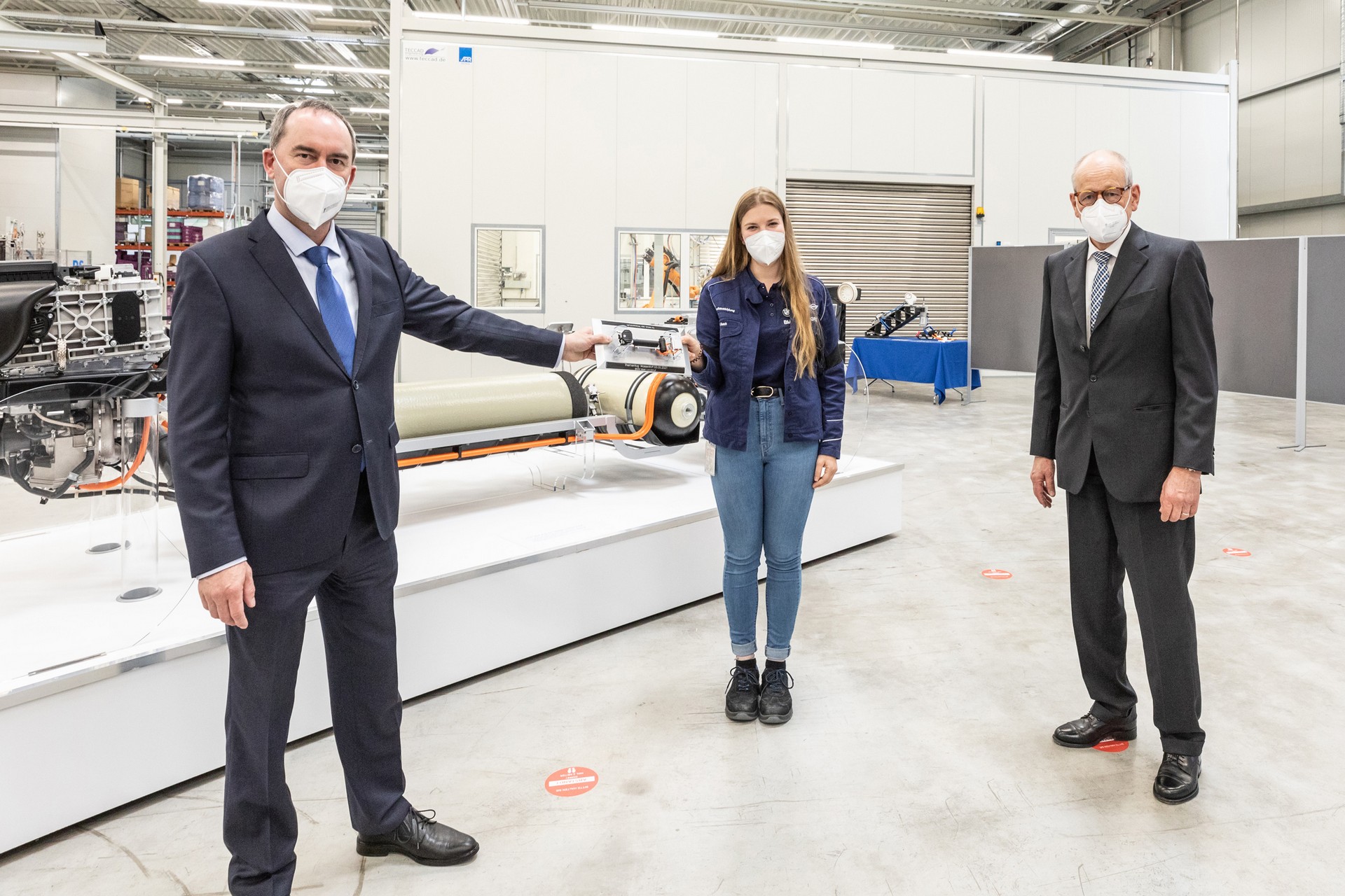 Hydrogen-Powered BMW X5 On Track For Late Next Year