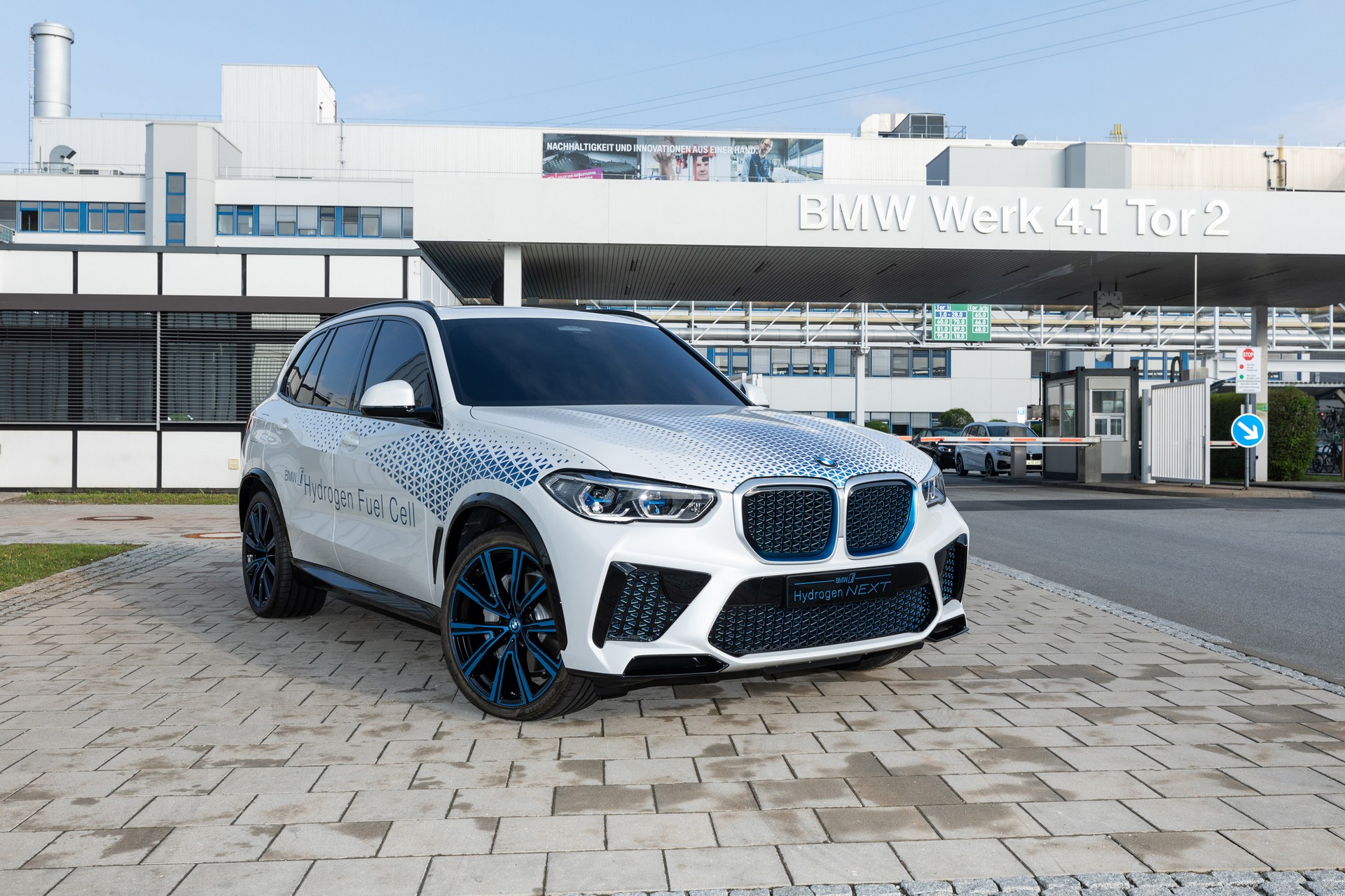 Hydrogen-Powered BMW X5 On Track For Late Next Year