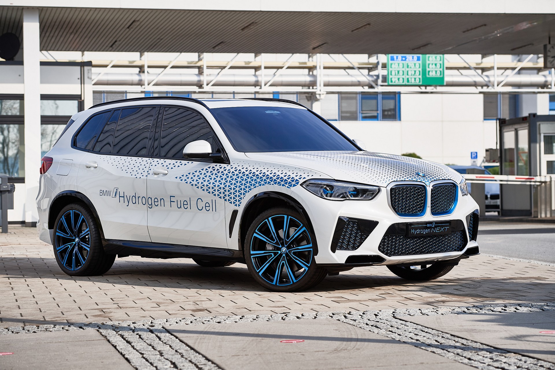 Hydrogen-Powered BMW X5 On Track For Late Next Year