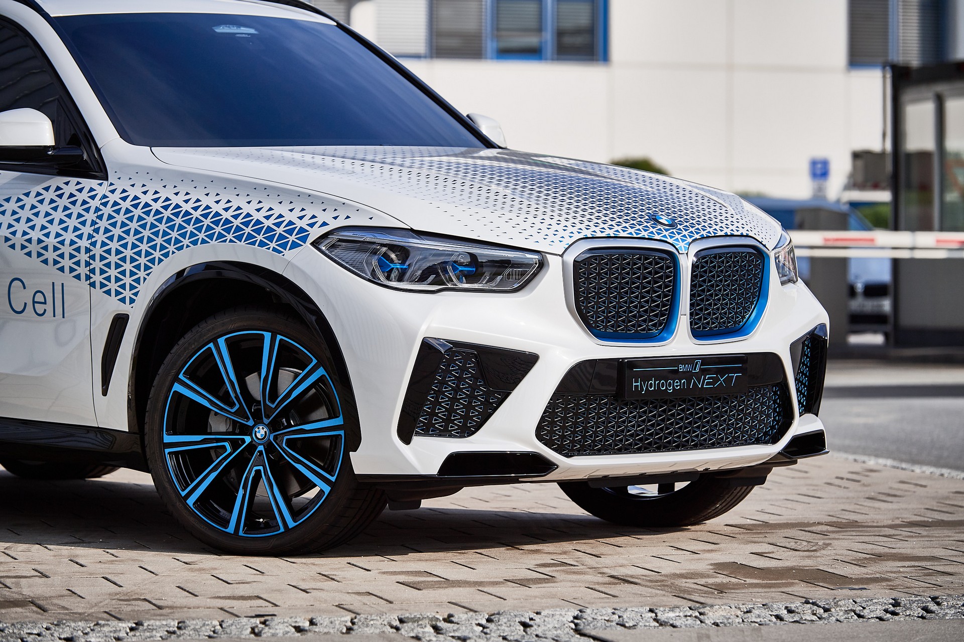 Hydrogen-Powered BMW X5 On Track For Late Next Year