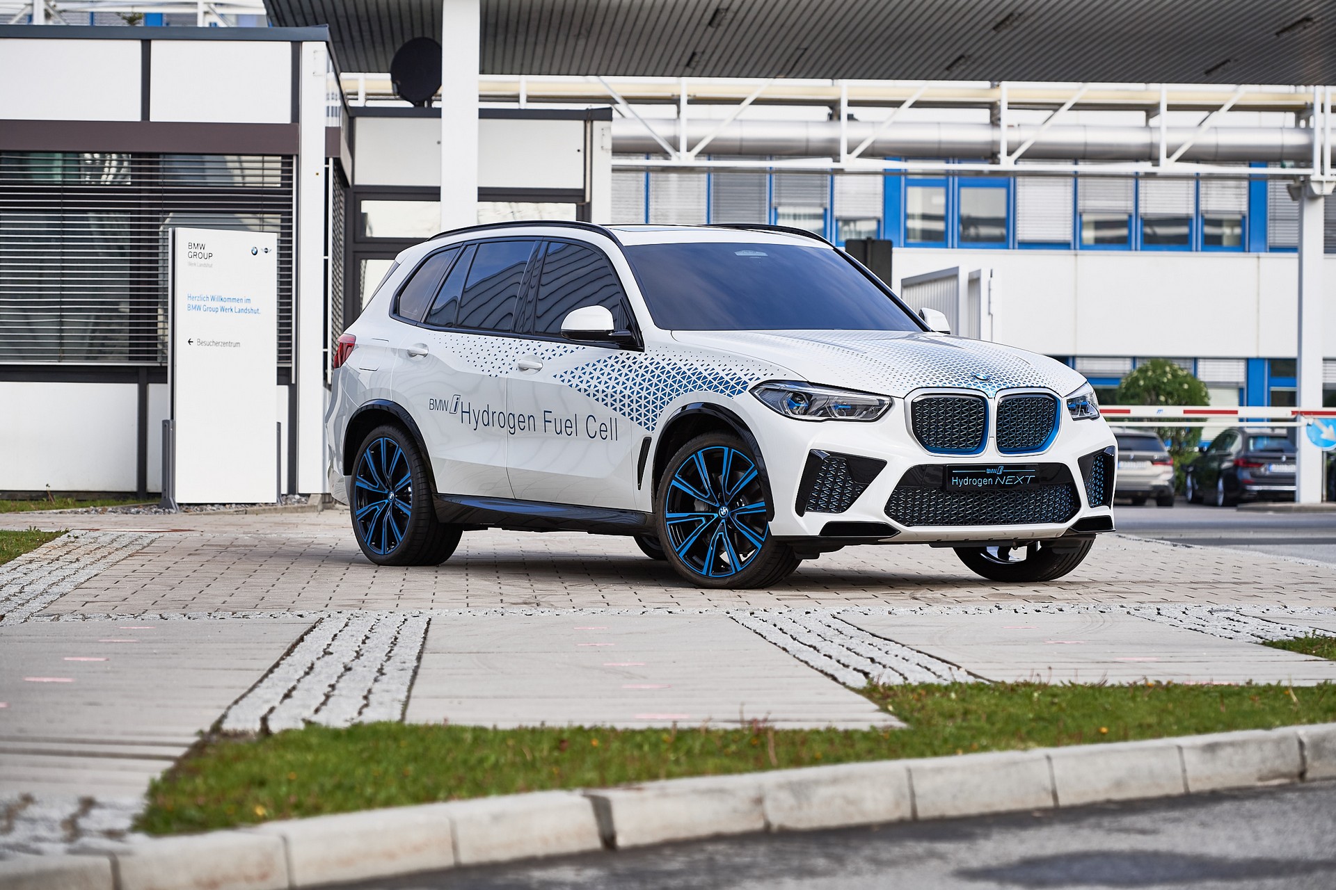 Hydrogen-Powered BMW X5 On Track For Late Next Year