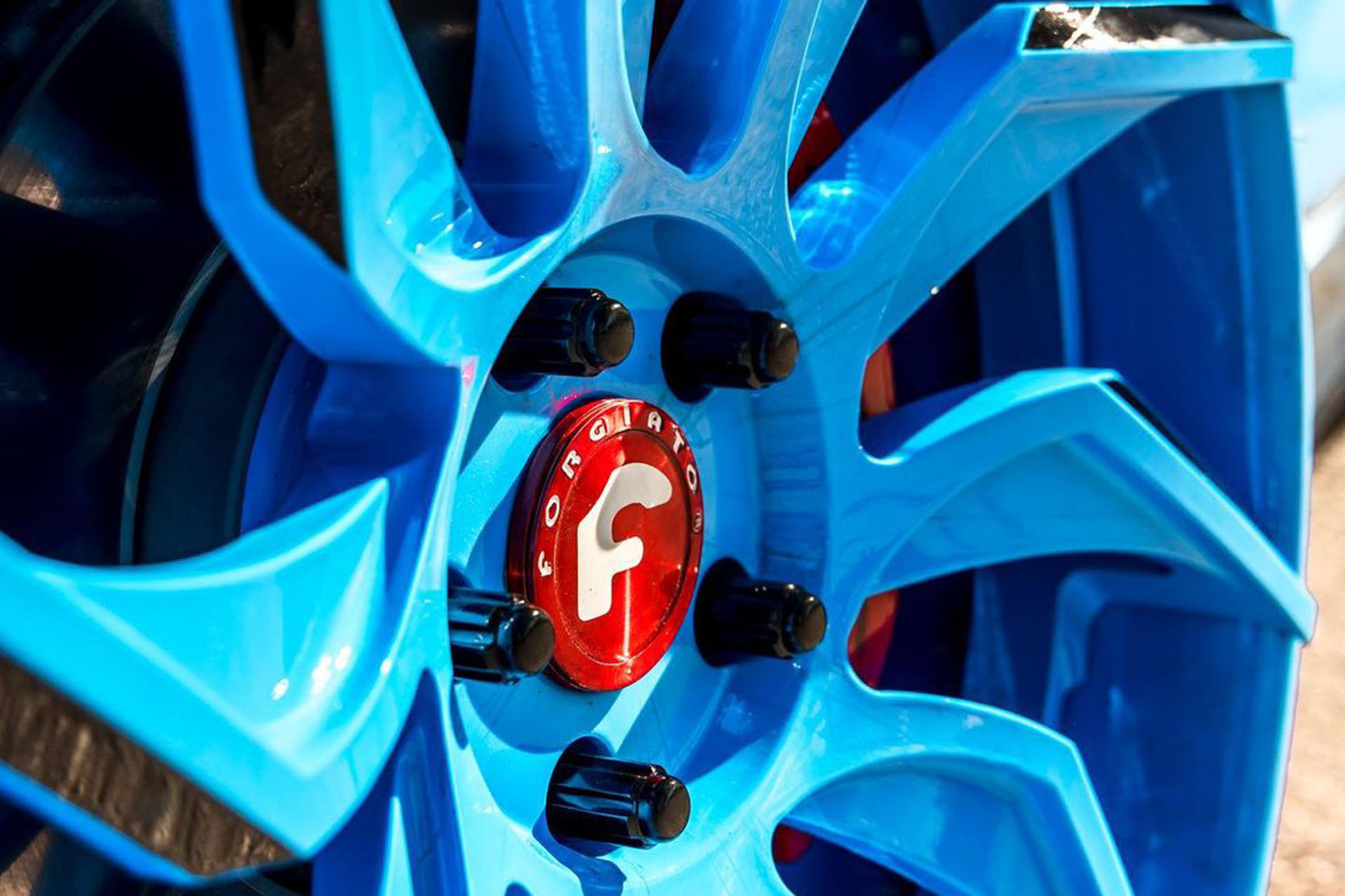 Rapid Blue C8 Corvette Looks Nice; Its Color-Matched Wheels, Not So Much