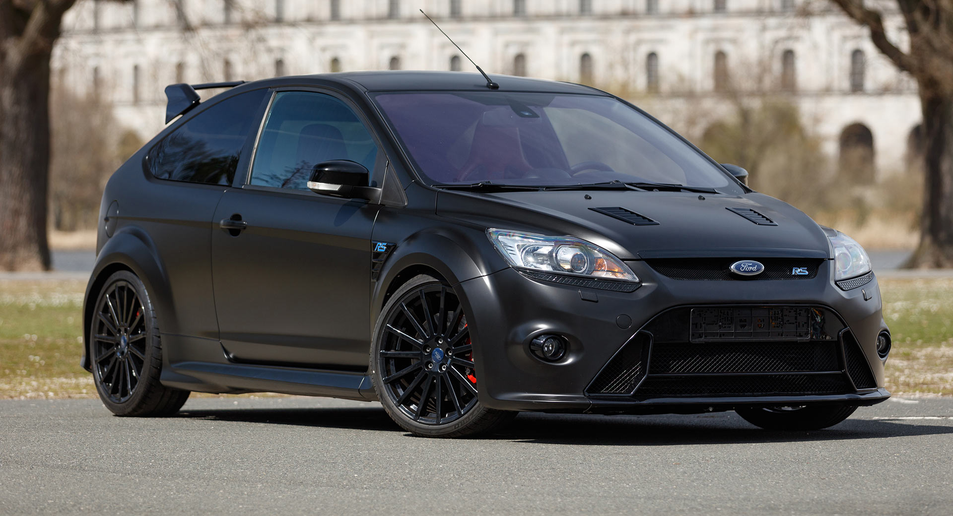 FORD FOCUS RS MK2 is the COOLEST HOTHATCH EVER! - REVIEW on