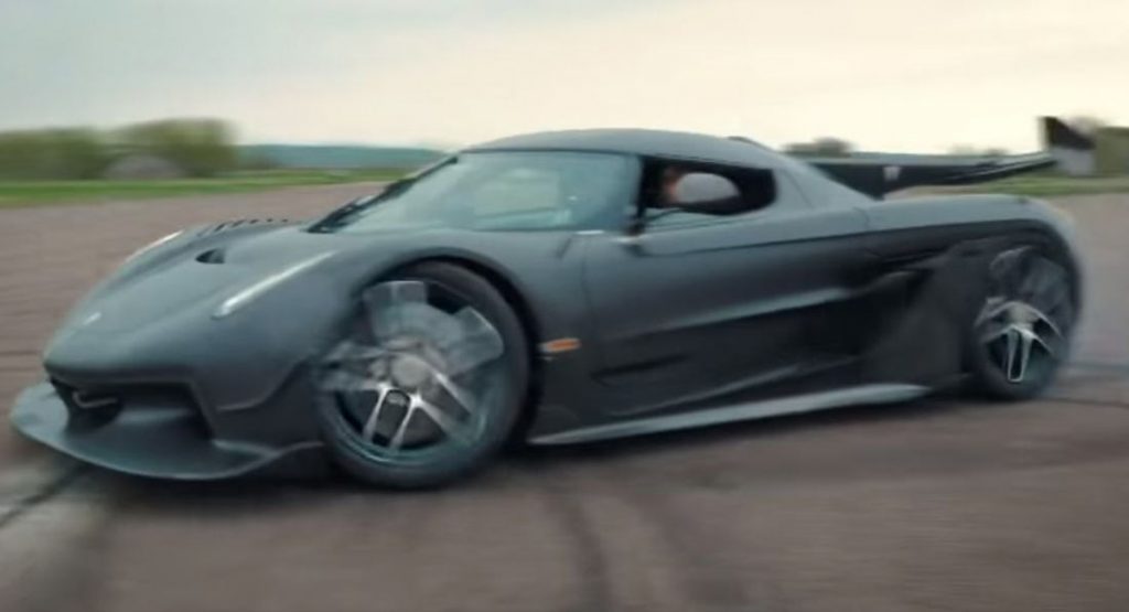  Just Listen To Two Koenigsegg Jeskos Scream As They Play In An Airfield