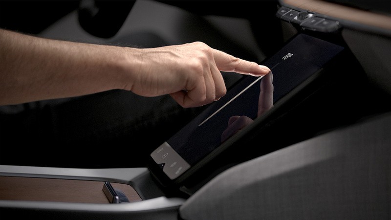 Lucid Showcases The Air’s Retractable Touchscreen And Interior