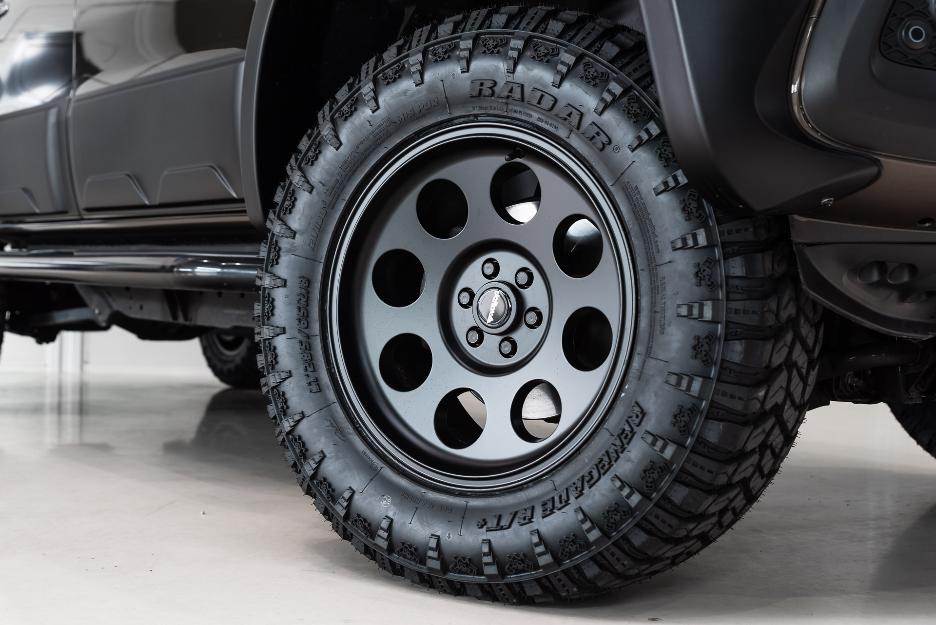 Six-Wheeled Mercedes-Benz X-Class Is One Weird Beast Of A Pickup Truck