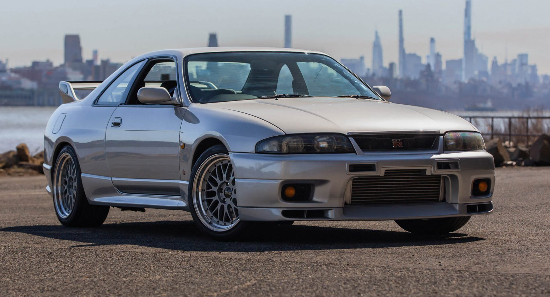 This 1995 Nissan Skyline R33 Gt R V Spec Is A Rare Jdm Classic Carscoops