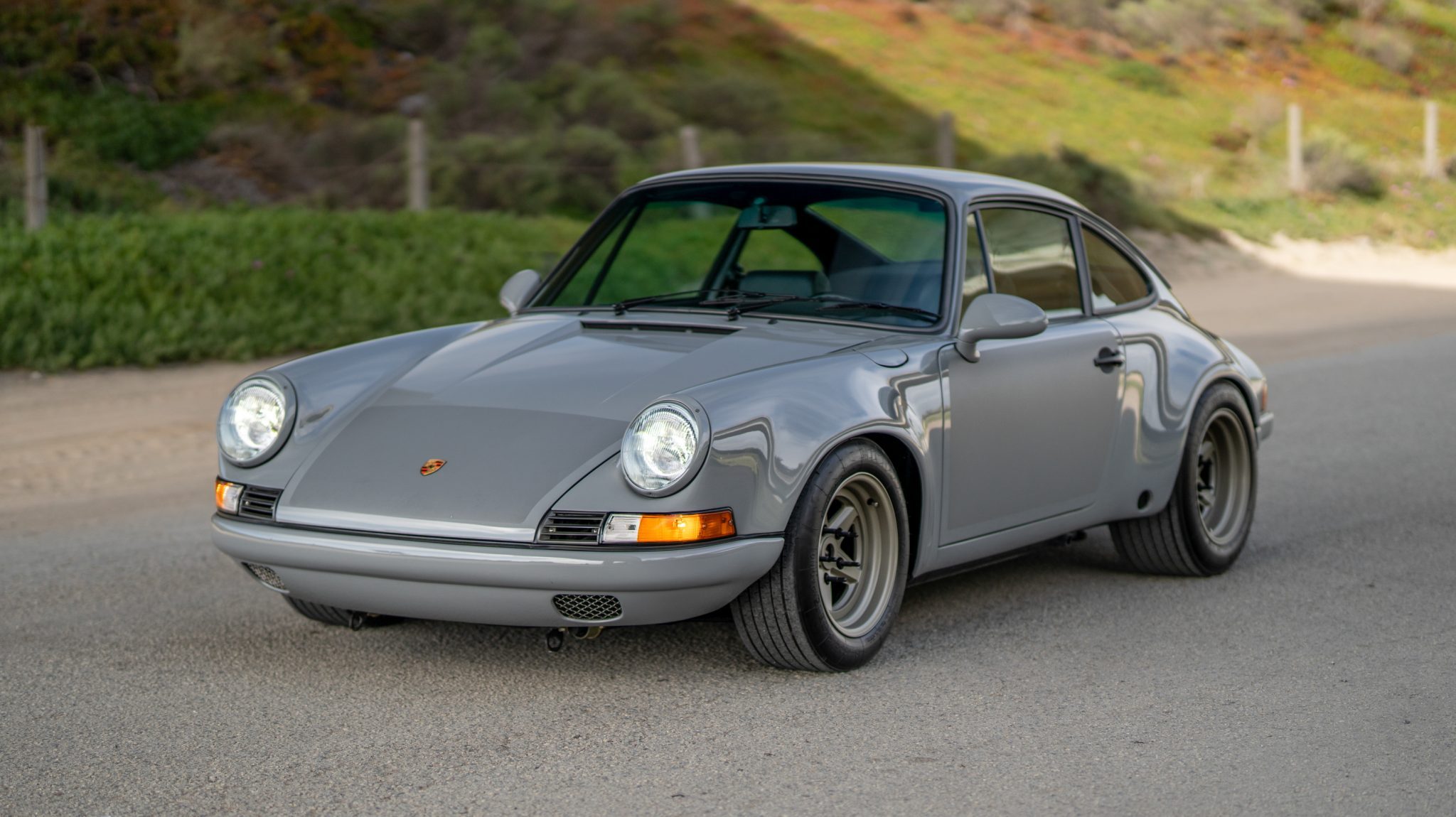 Backdated 1989 Porsche 911 Carrera 3.8L Is Here To Reverse Your Piggy Bank’s Fortunes